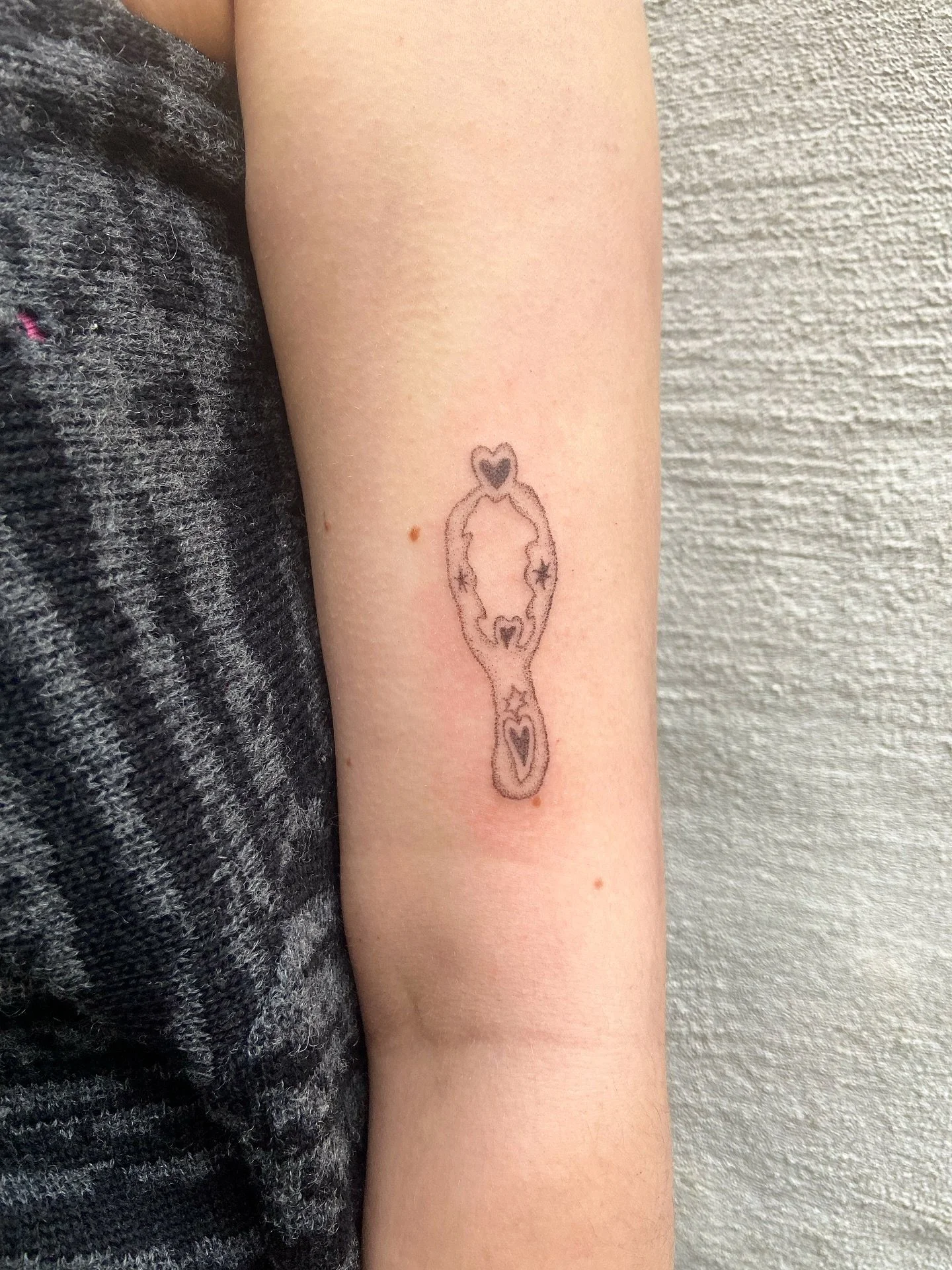 Sweet magic mirror 🪞💘🐦&zwj;⬛