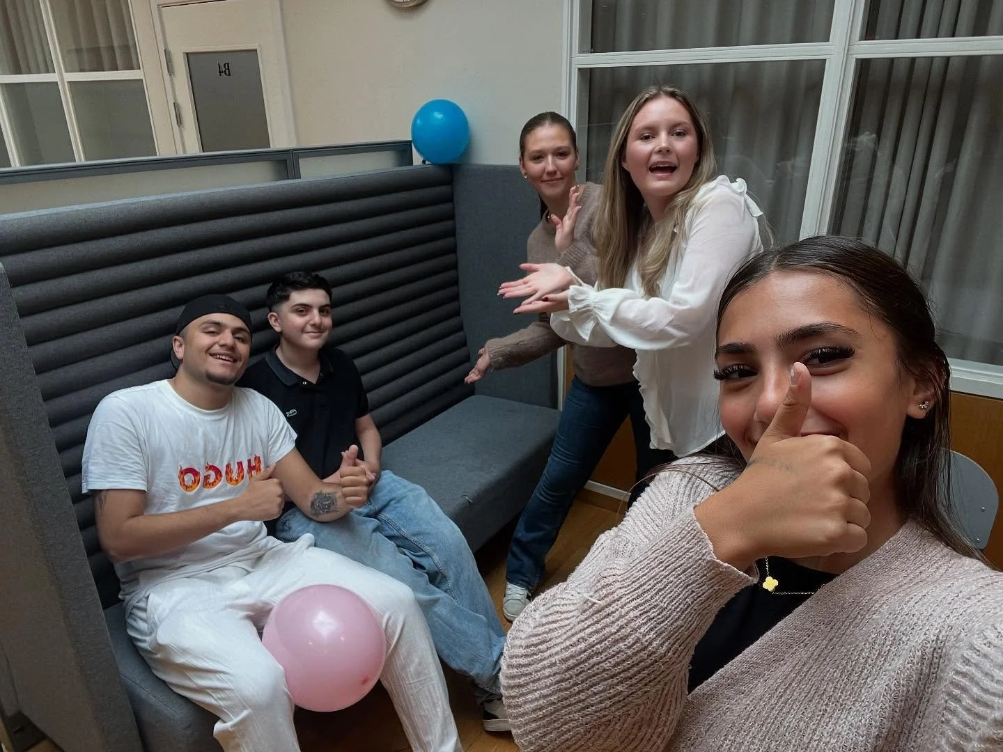 Soffan is back! 🙌🥳 På måndag kommer vi i elevrådet ut i klasserna och berättar hur vi använder den bäst! Trevlig helg! 🌸