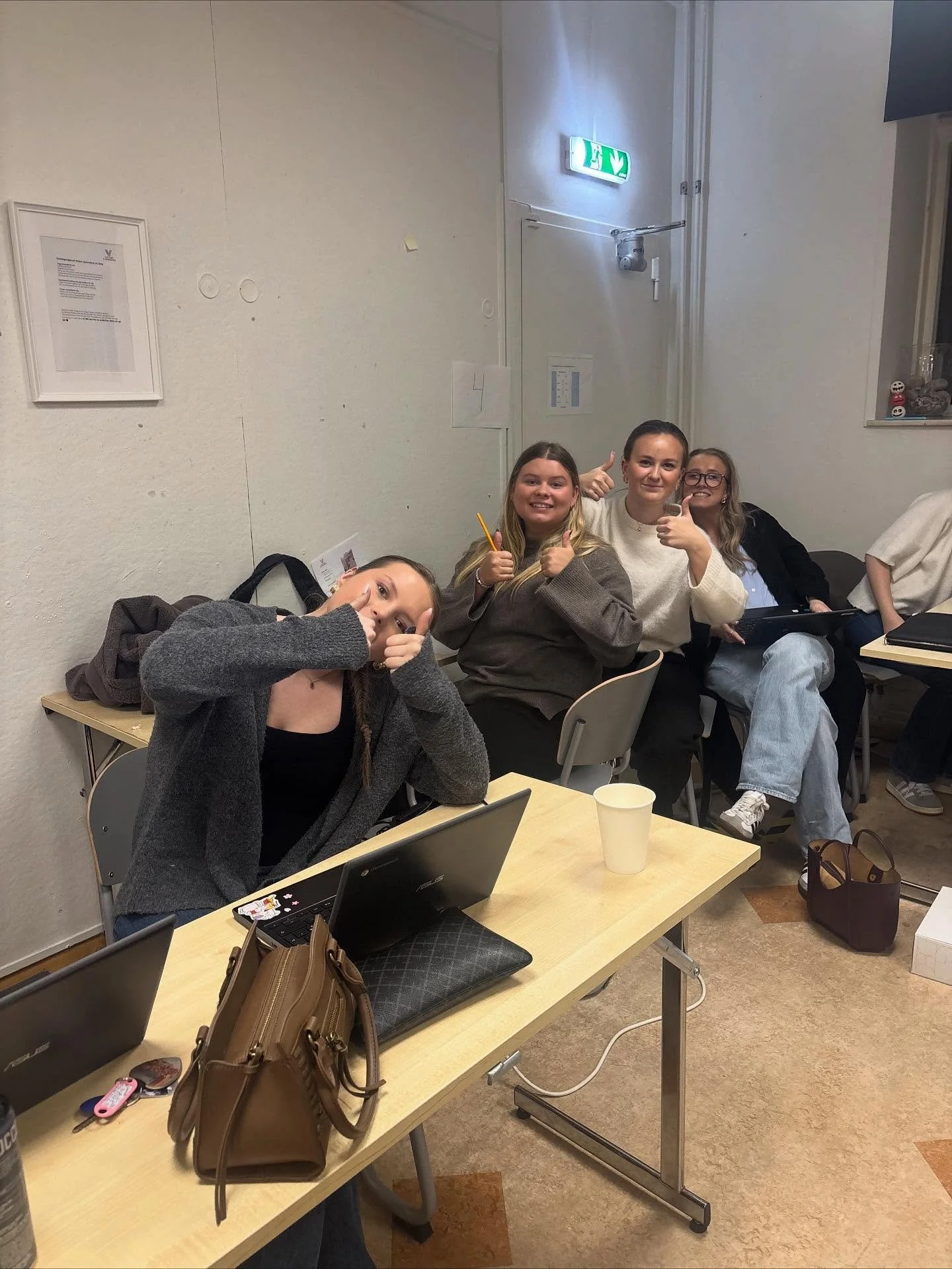 Idag har vi i Erasmus+ gruppen haft v&aring;rat andra m&ouml;te, det blev skrivande av personliga brev och fika! 😃

#victumgymnasium #Erasmusplus #malta