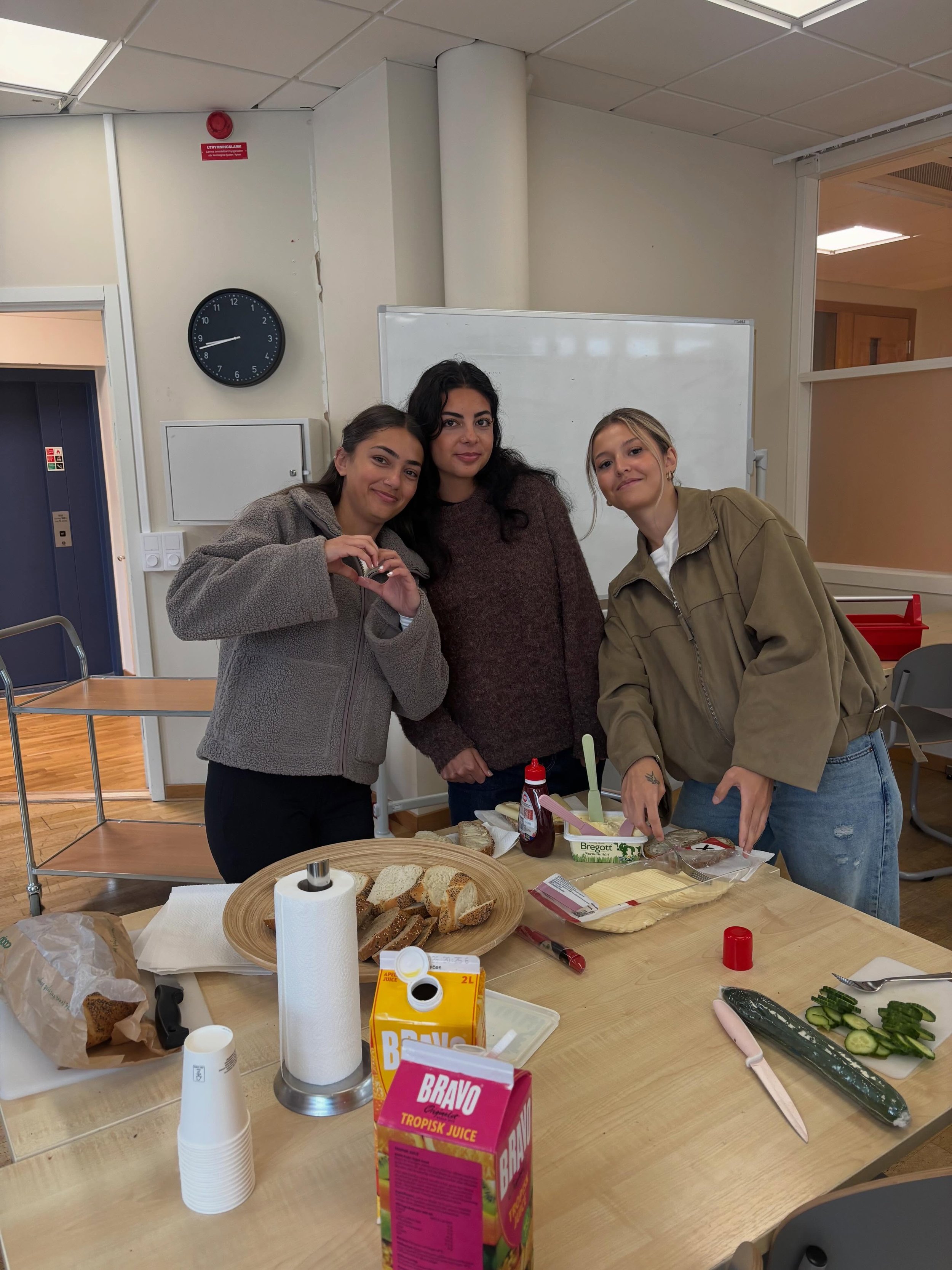 Idag hade erasmus+ gruppen sin sista tr&auml;ff d&auml;r vi gjorde en utv&auml;rdering och det bj&ouml;ds p&aring; frukost!! 🤩

#victumgymnasium #barnochfritidsprogrammet #v&aring;rdochomsorgsprogrammet