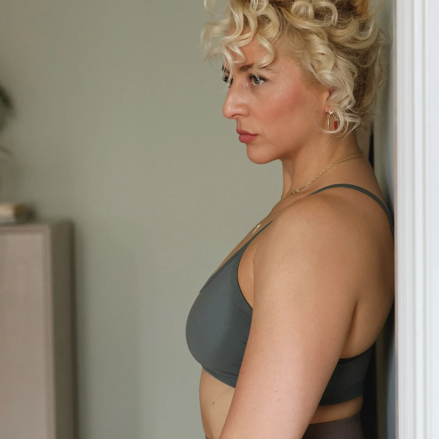 We love photographing portraits for many reasons. Enhancing a personality and bringing out the best in people is something we are here for! 

Here is beautiful Teodora Cikusa, a PT that needed fresh content 🤎💎 

Client: @_wellness_habits 

#photogr