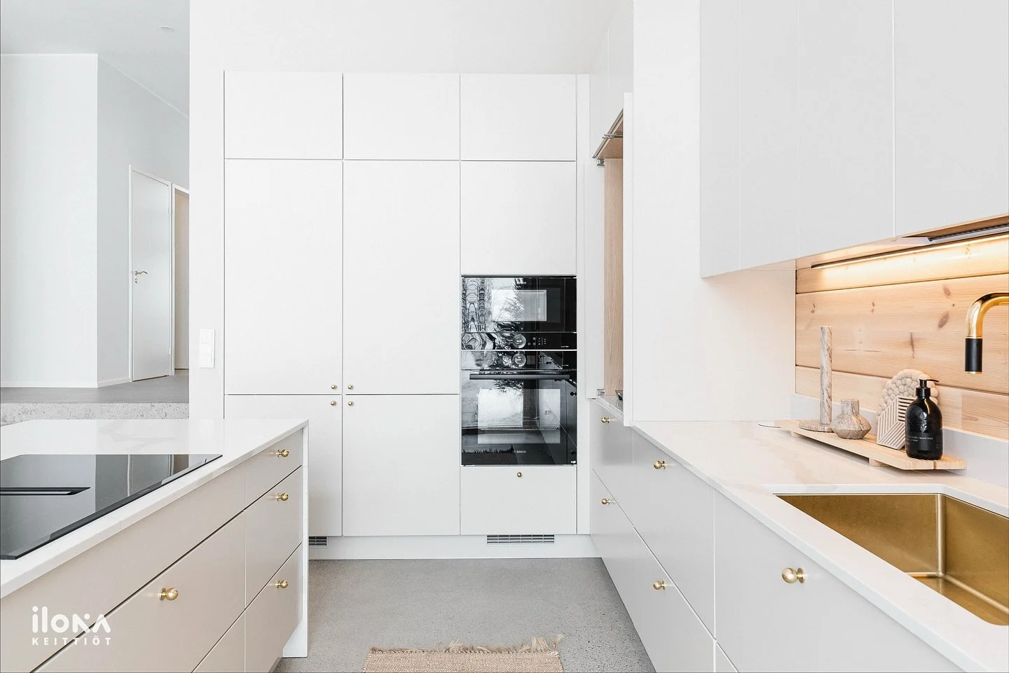 Meid&auml;n koti on nyt virallisesti myyty ✔️

Fiilikset vaihtelee laidasta laitaan. Haikeus ja innostus kulkee k&auml;si k&auml;dess&auml;. V&auml;lill&auml; vatsanpohjassa tuntuu pieni j&auml;nnityksen kouraisu, v&auml;lill&auml; taas kutkuttava od