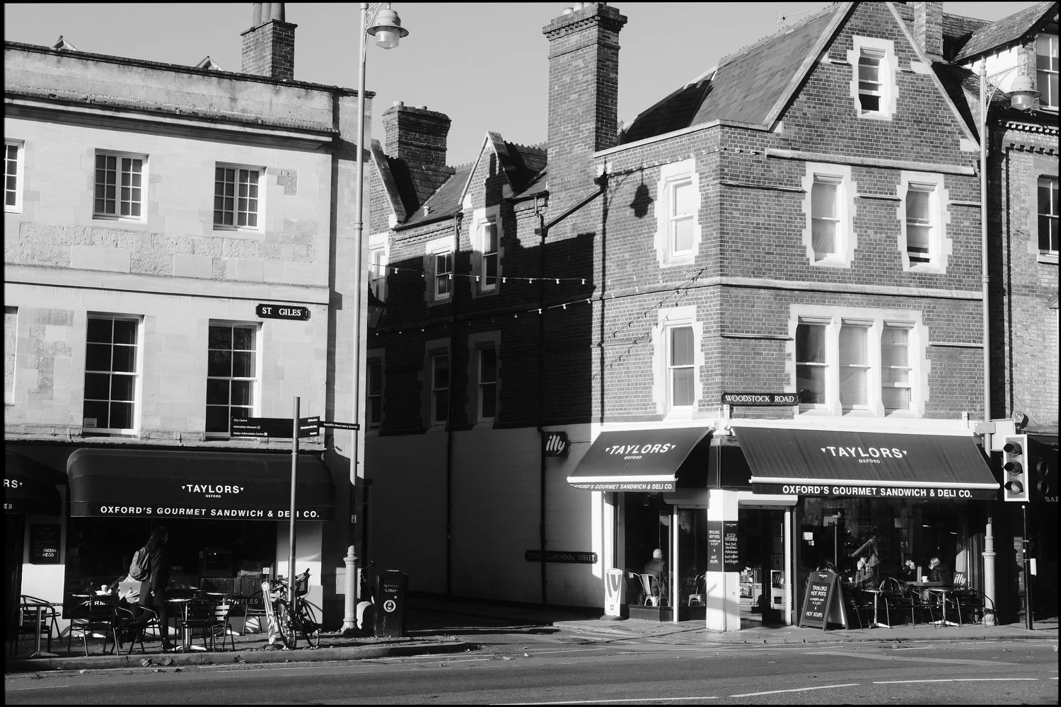 Black and white Oxford street scene.