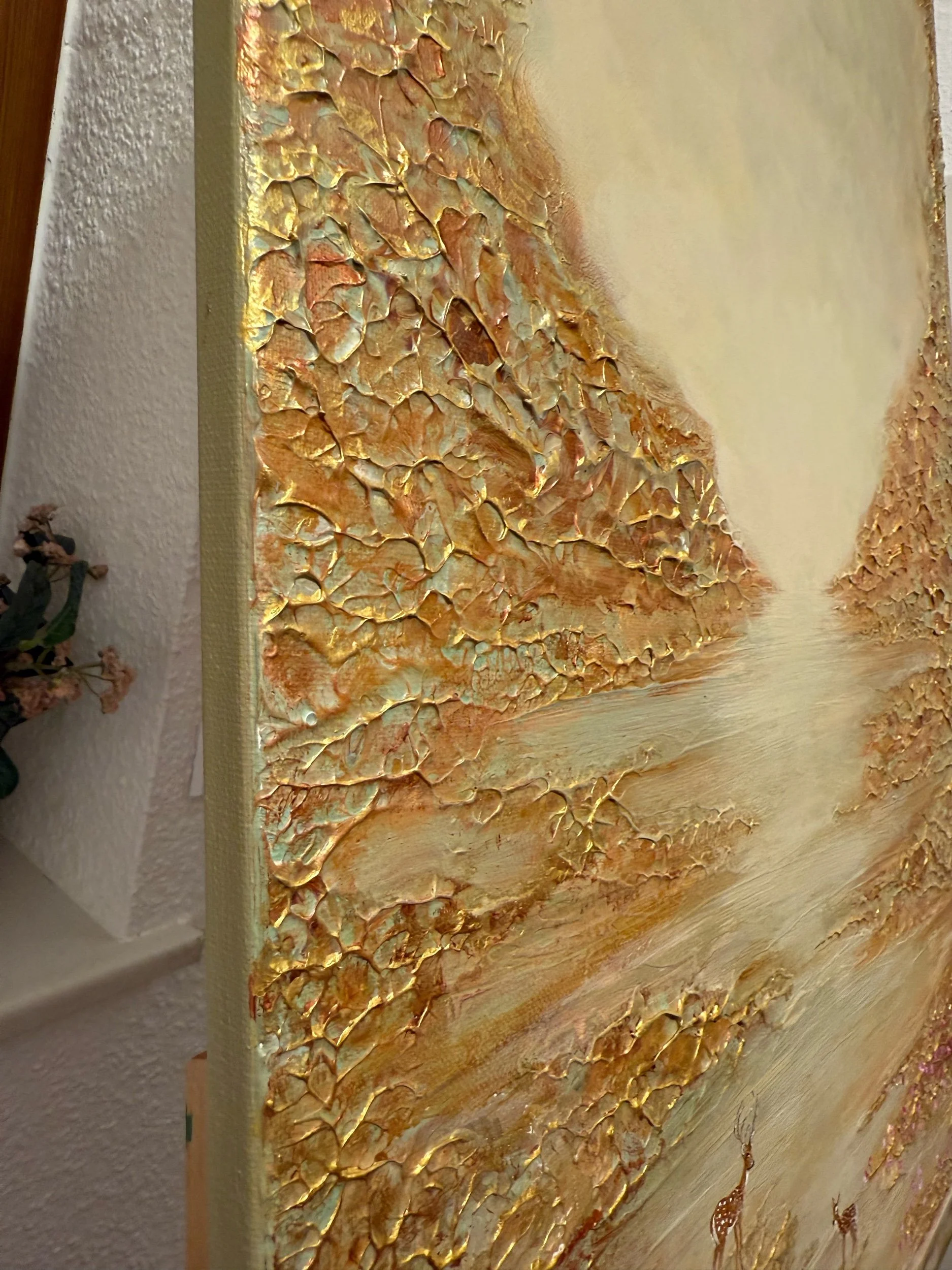 Seitenansicht eines goldenen Landschaftsgemäldes