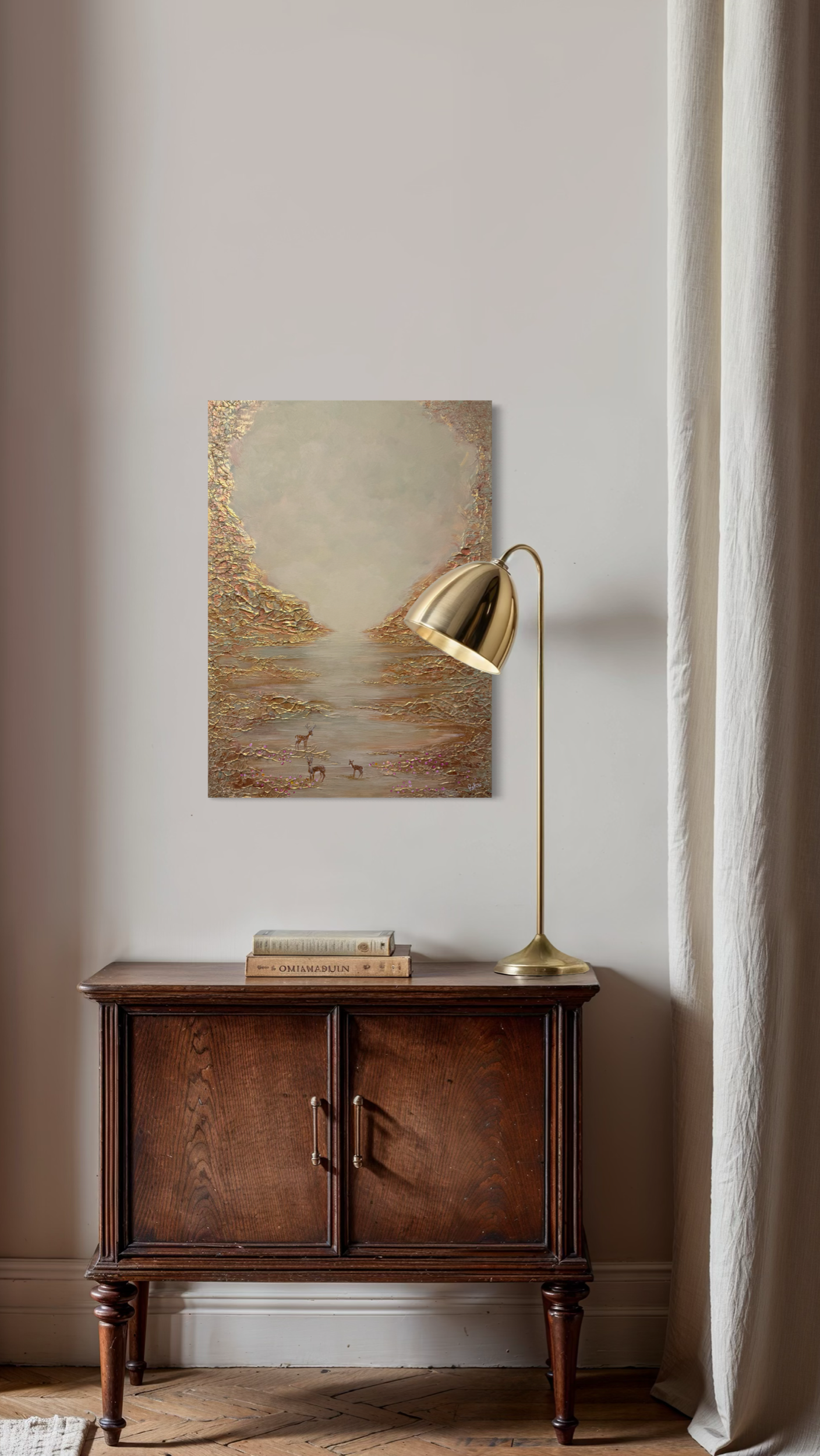 Inneneinrichtung mit ausgestelltem Acrylgemälde einer goldenen Landschaft