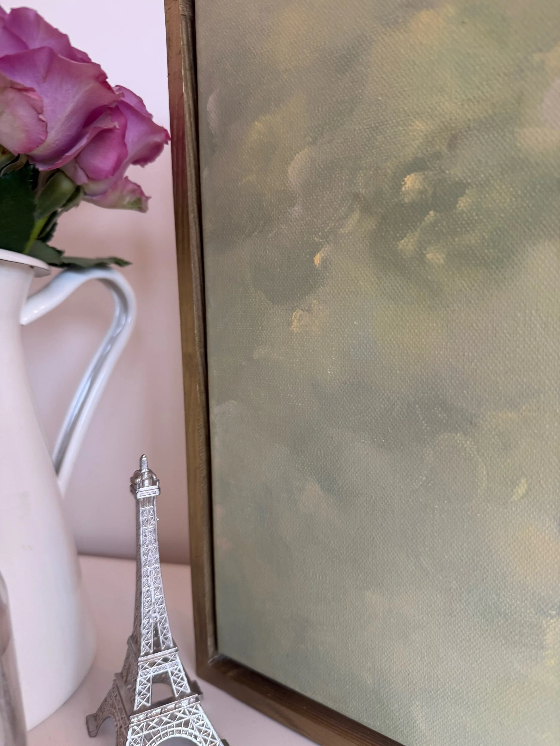 Detail eines strukturierten, halbabstrakten Himmelsbildes in gedecktem Grün