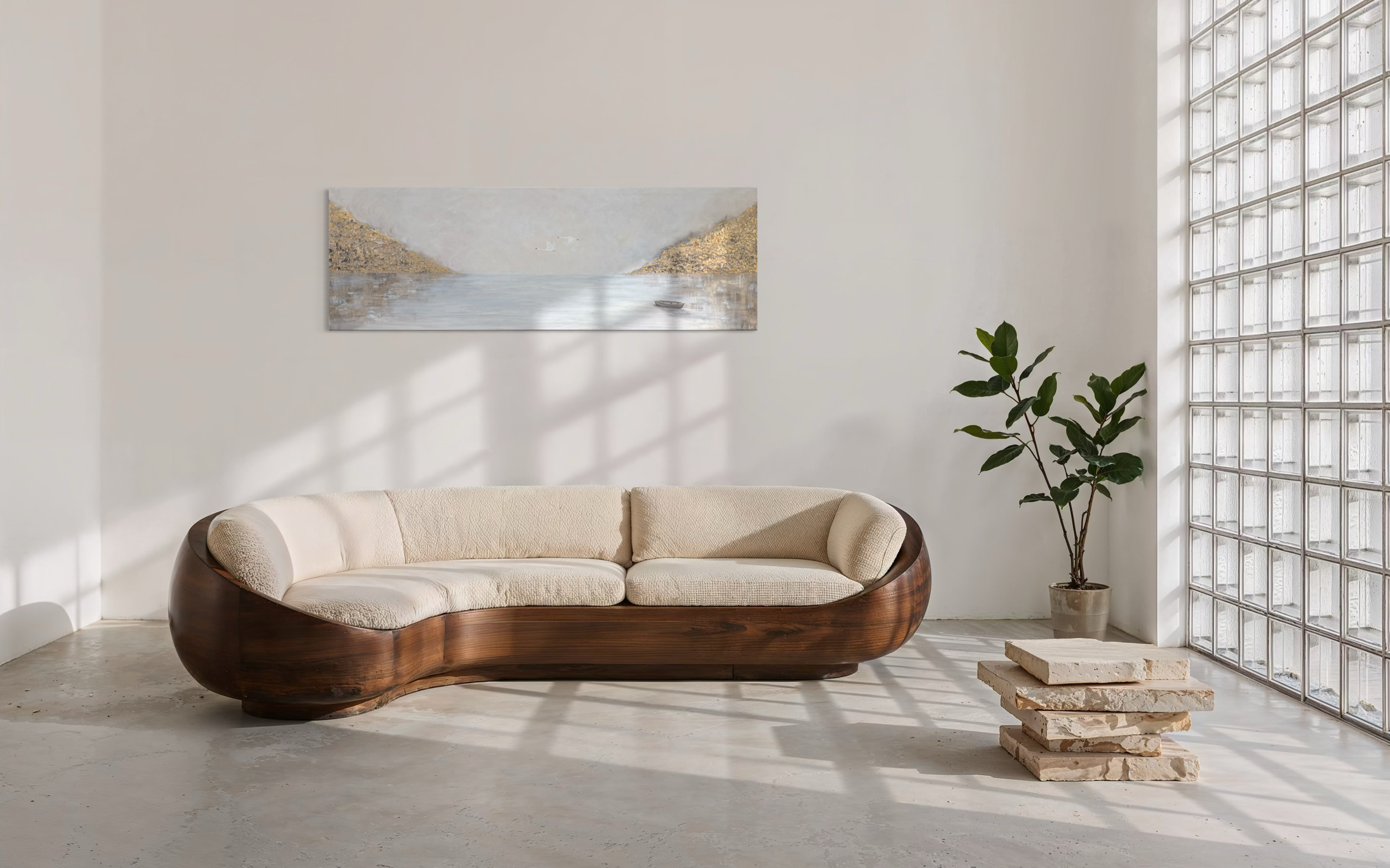 Zeitgenössische abstrakte Kunst im hellen Wohnzimmer