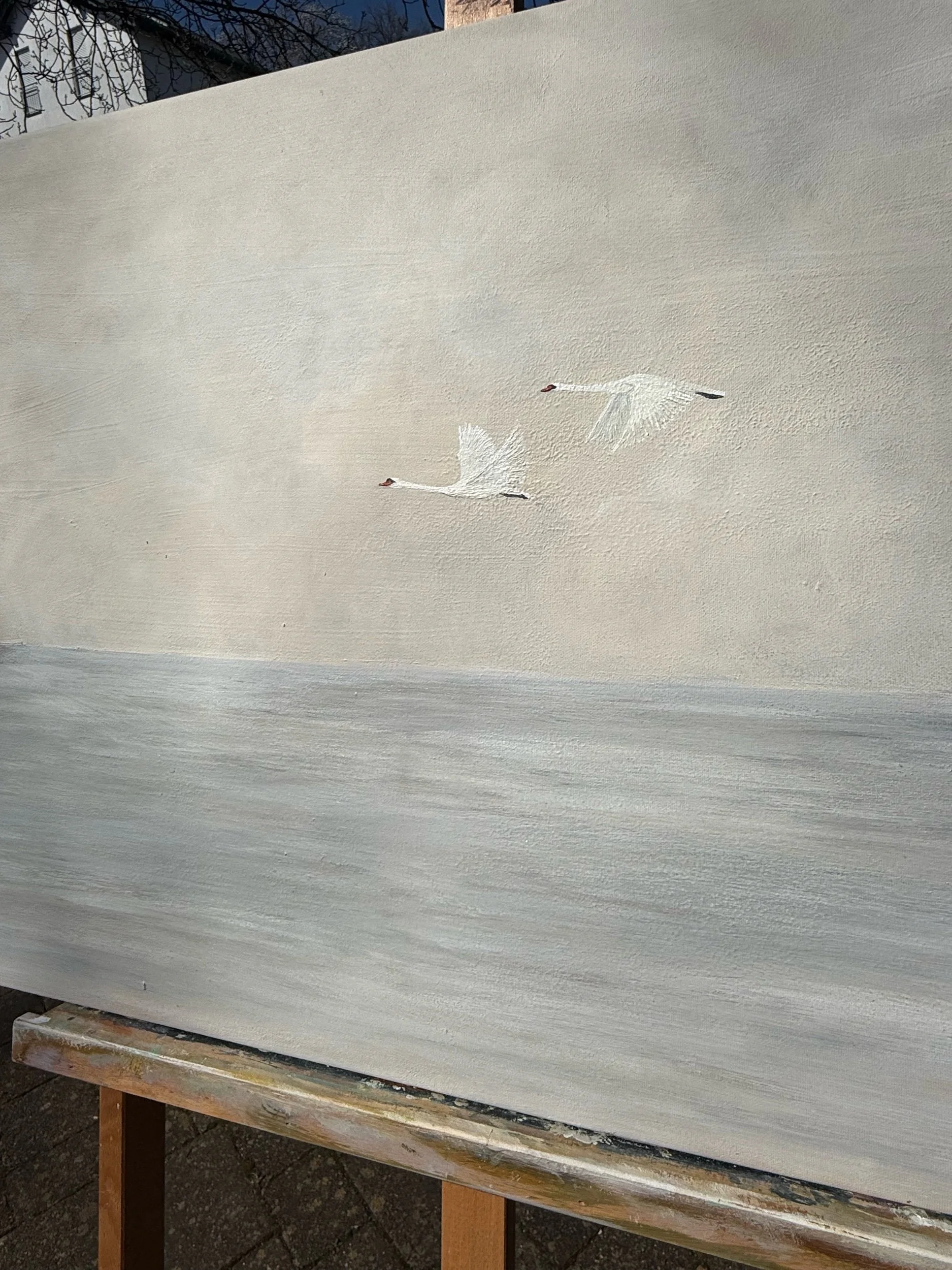 Minimalistisches Wandbild mit Vögeln und ruhigem Horizont