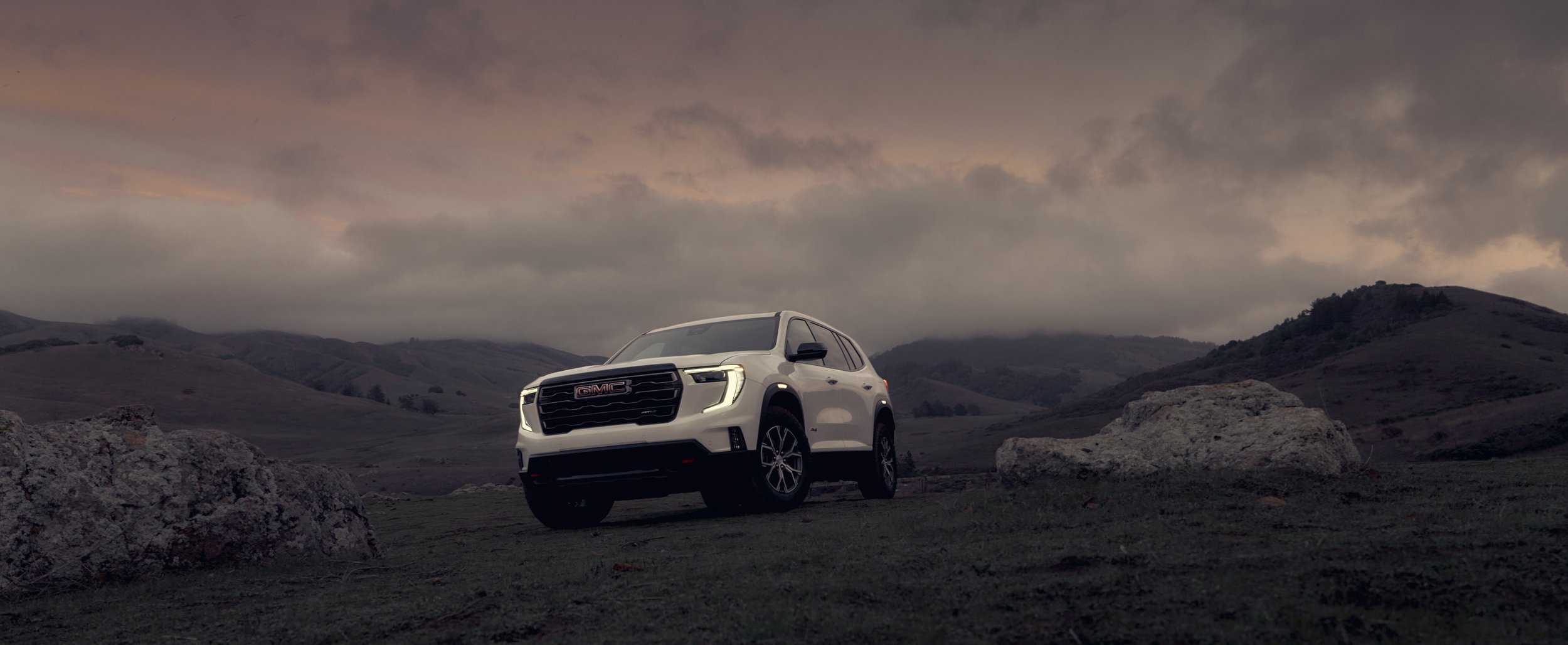 GMC_ACADIA_FIRST_DAWN_DAY_02_HERO_EXTERIOR_AT4_SL2_0074.jpg