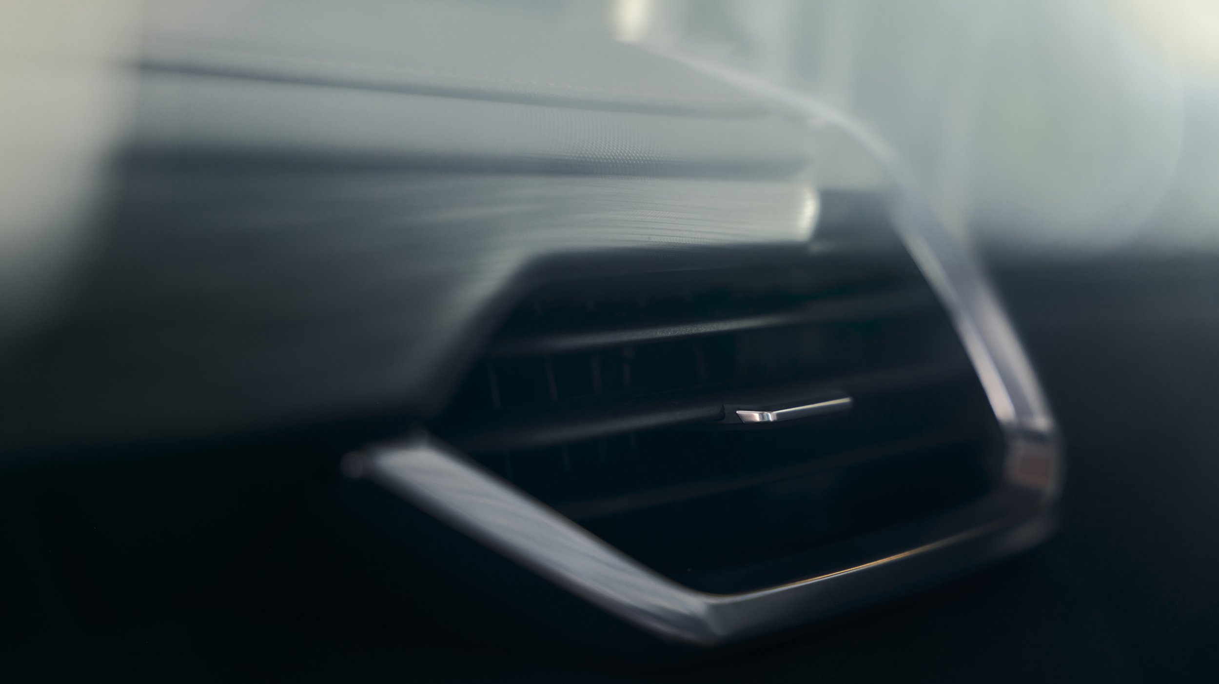 GMC_ACADIA_FIRST_DAWN_DAY_02_HERO_INTERIOR_DETAILS_AT4_SL2_0165.jpg