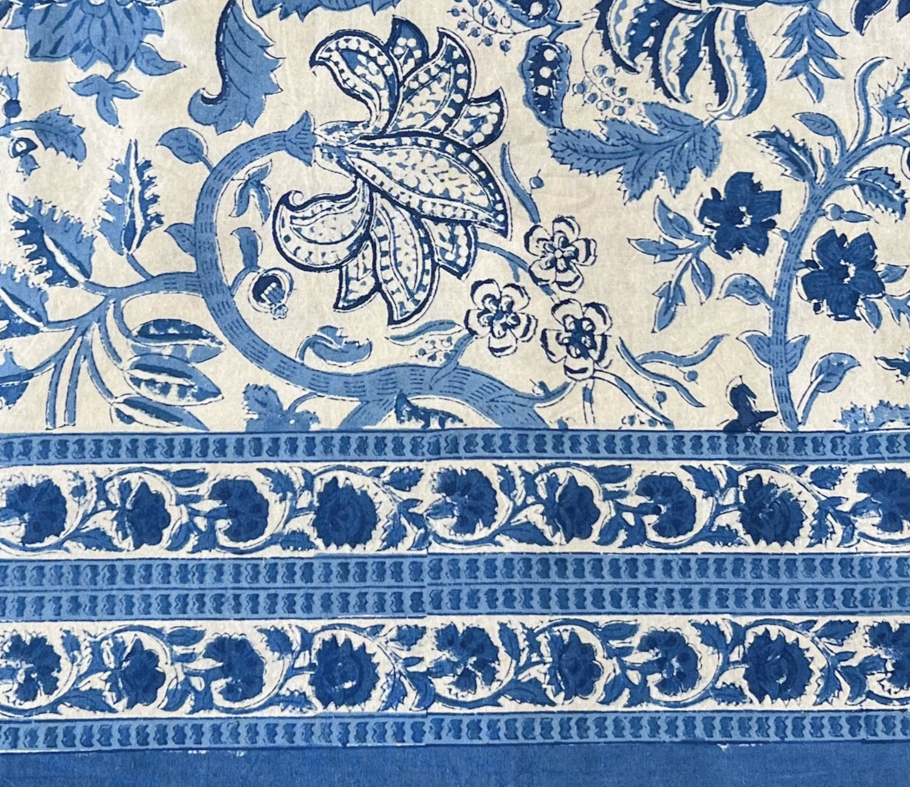 round tablecloth.png