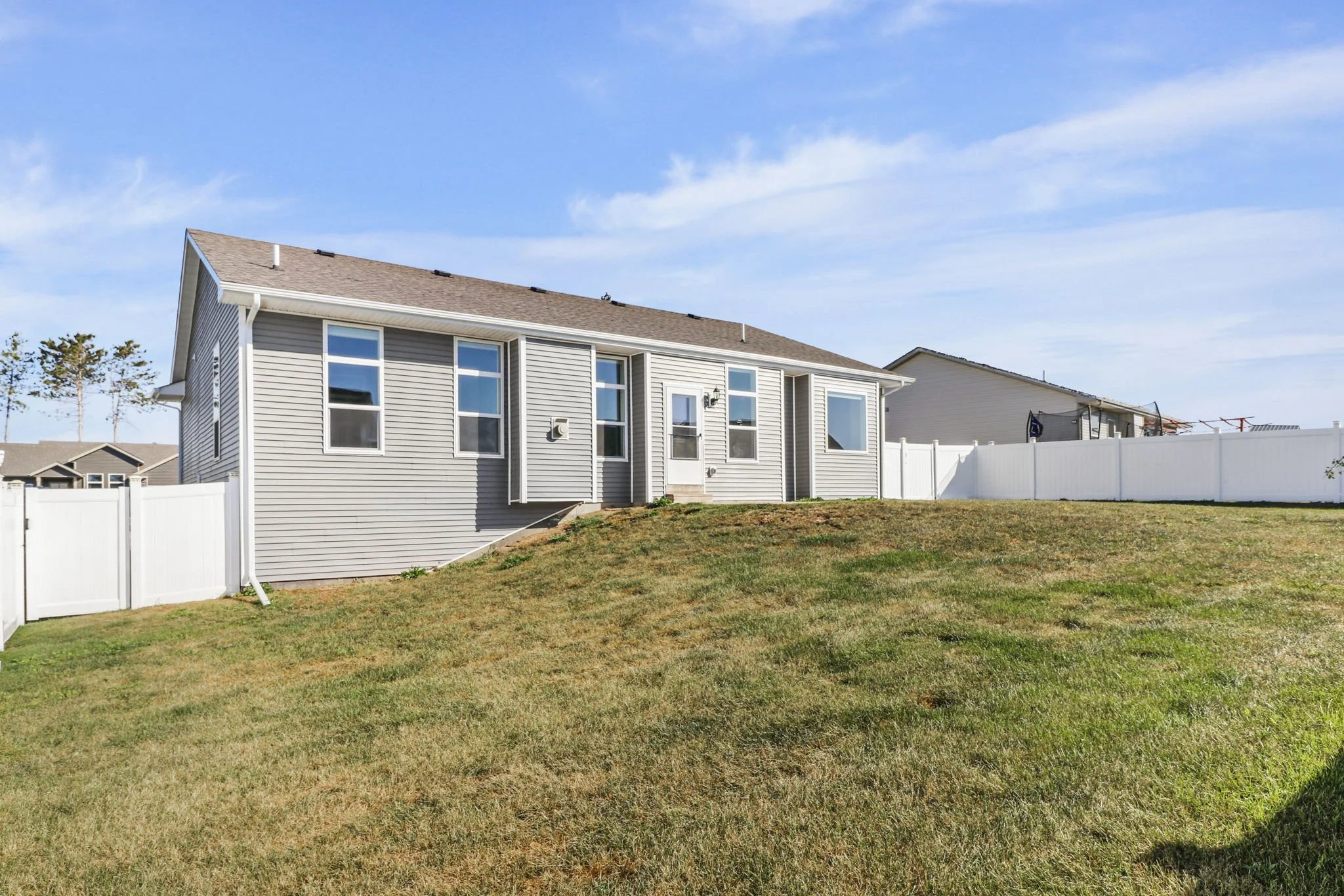 6-web-or-mls-932-margarets-way.jpg