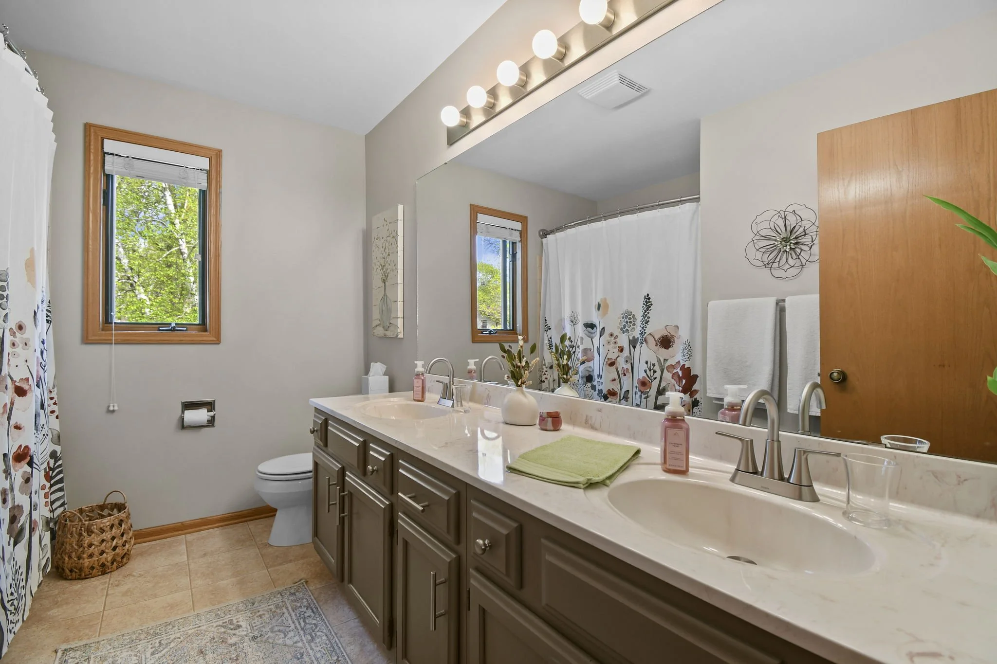 26-web-or-mls-113-coach-house-dr.jpg