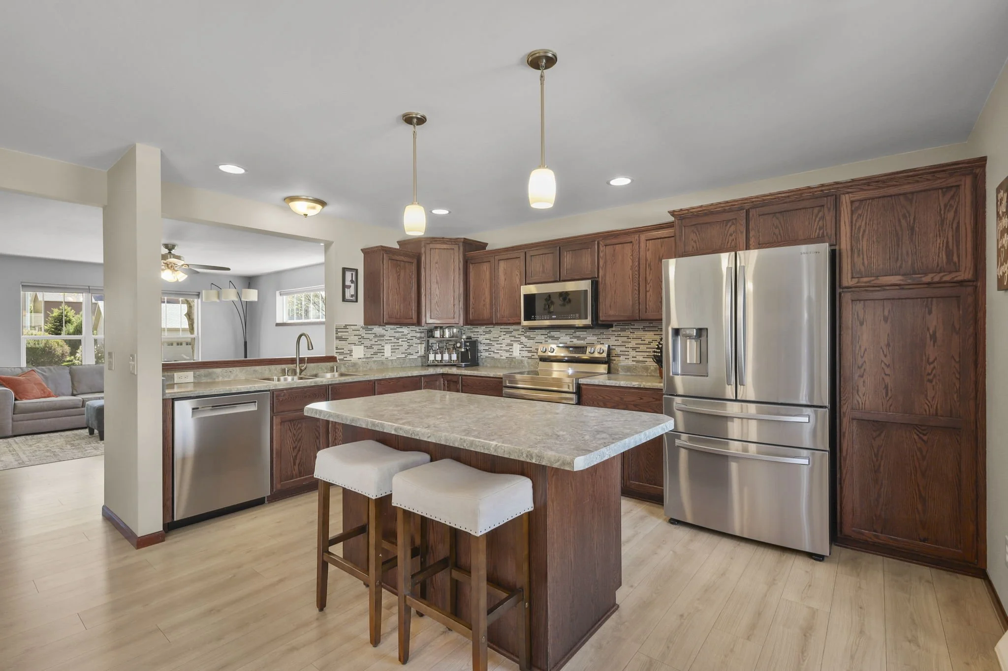 16-web-or-mls-518-lisa-ann-dr.jpg