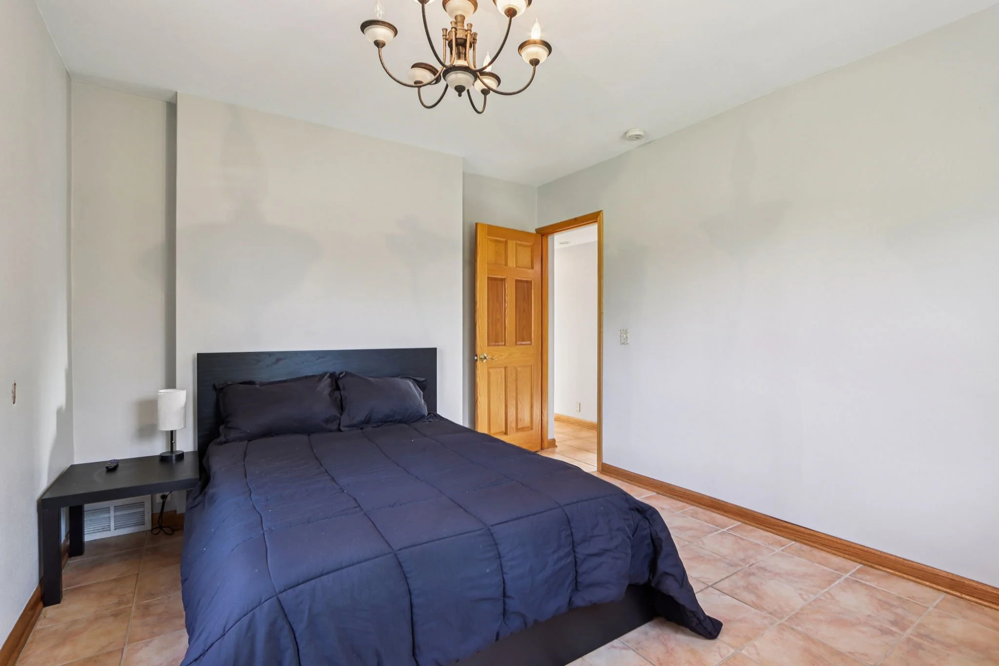 33-web-or-mls-W Greenfield Ave-S1111-033.jpg