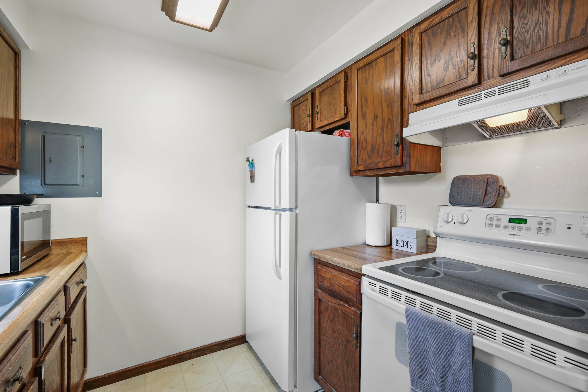 21-web-or-mls-2645-smithfield-dr.jpg