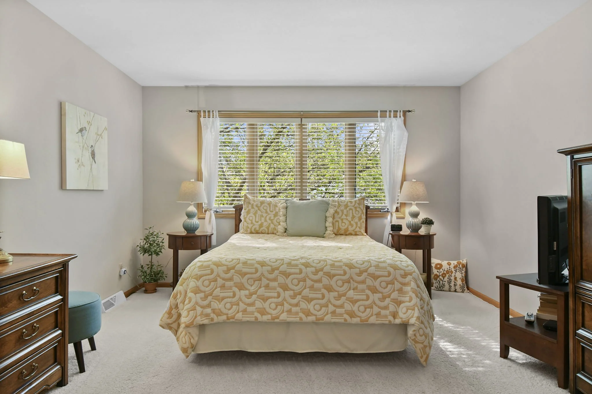 27-web-or-mls-113-coach-house-dr.jpg