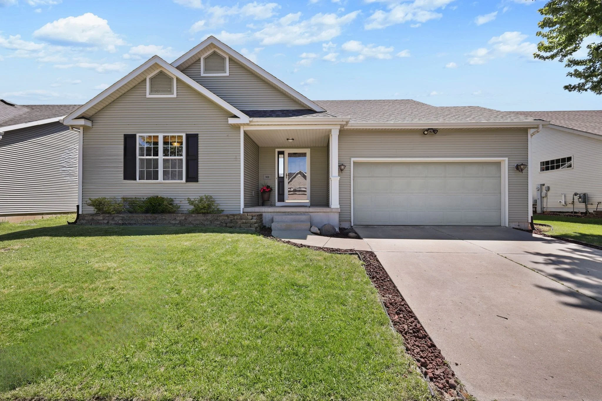 909 Tony Dr