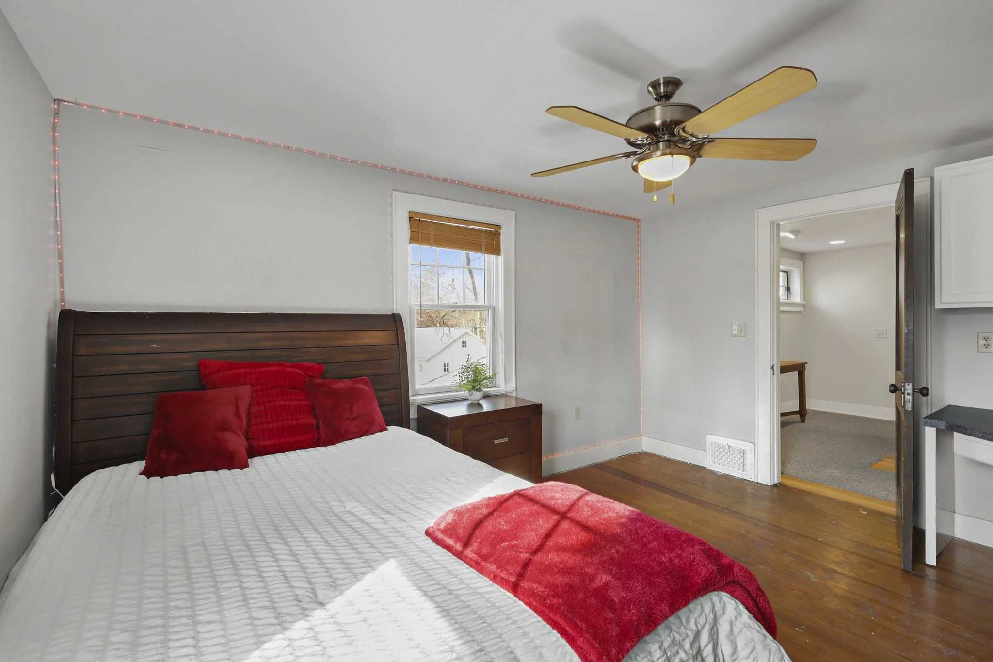 61-web-or-mls-155-prairie-ave.jpg