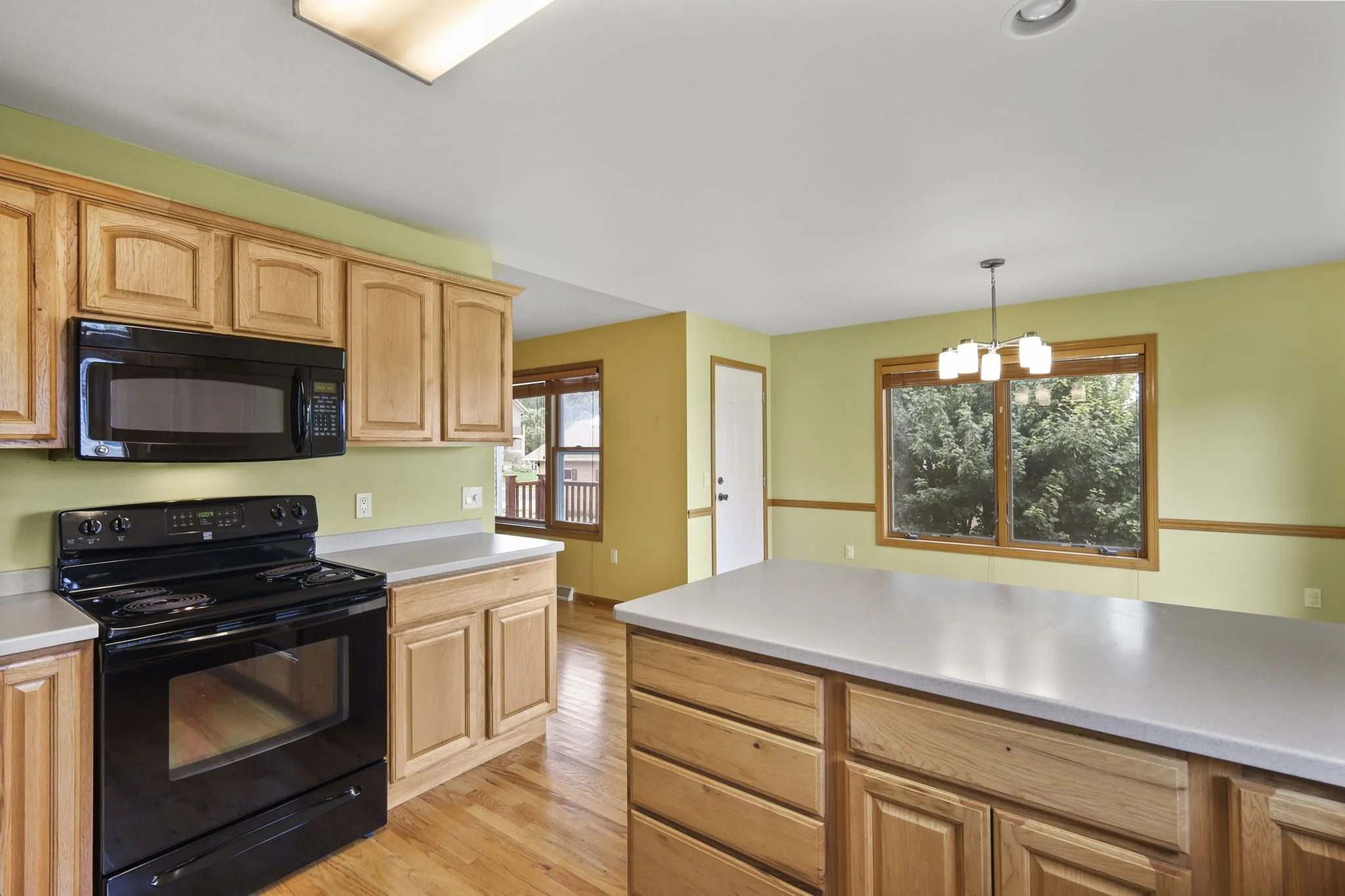 13-web-or-mls-402-matterhorn-dr.jpg