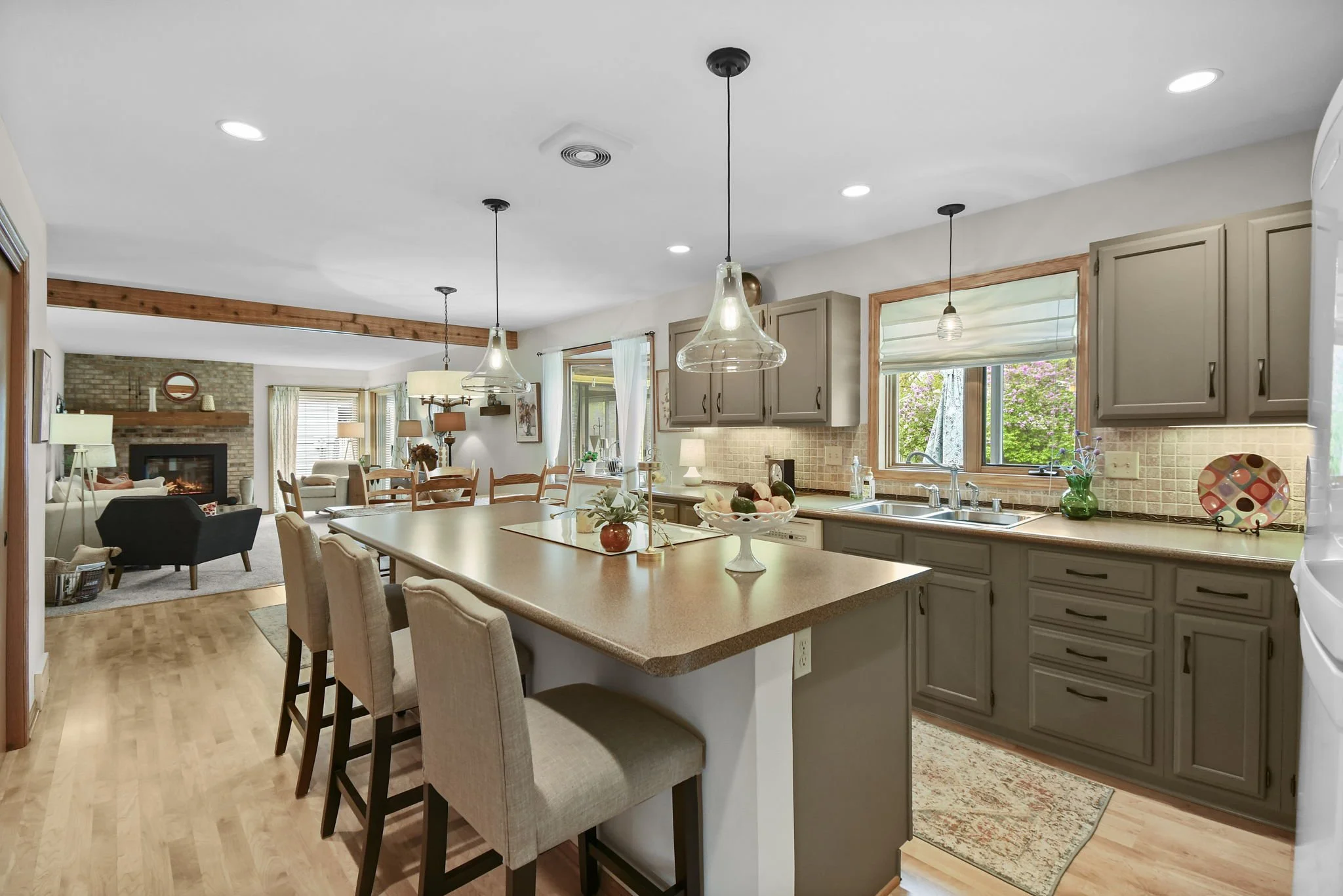 17-web-or-mls-113-coach-house-dr.jpg
