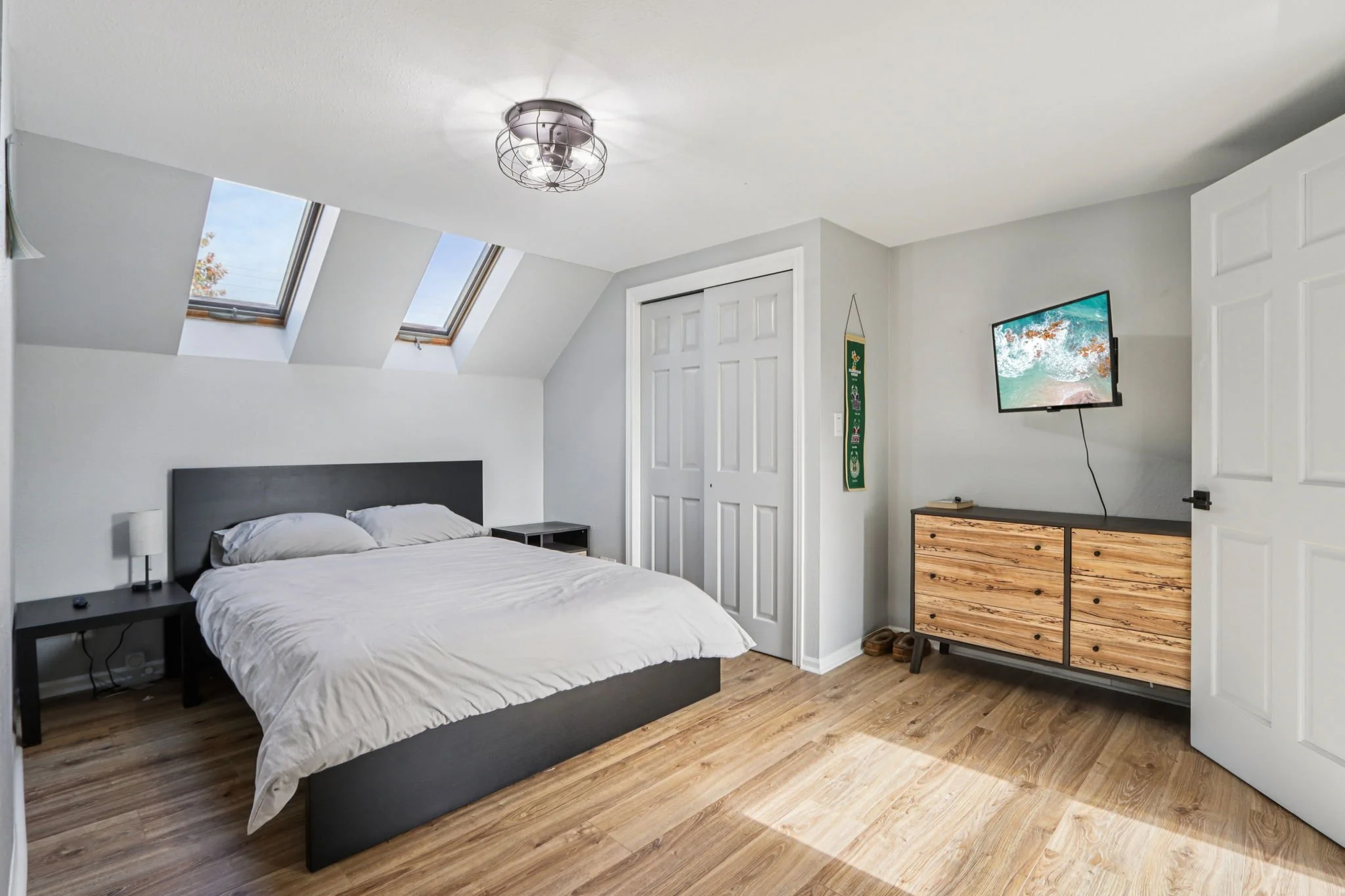 43-web-or-mls-W Greenfield Ave-S1111-043.jpg