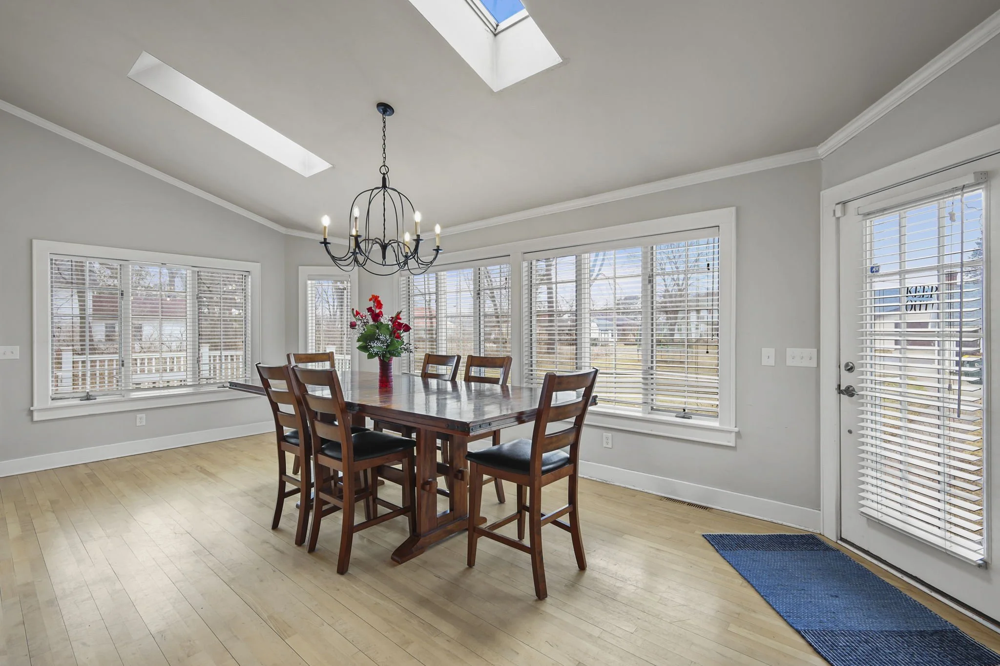 38-web-or-mls-155-prairie-ave.jpg