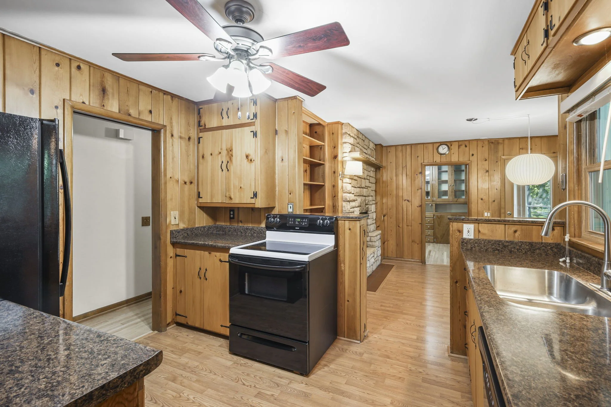 36-web-or-mls-454-s-midvale-blvd.jpg