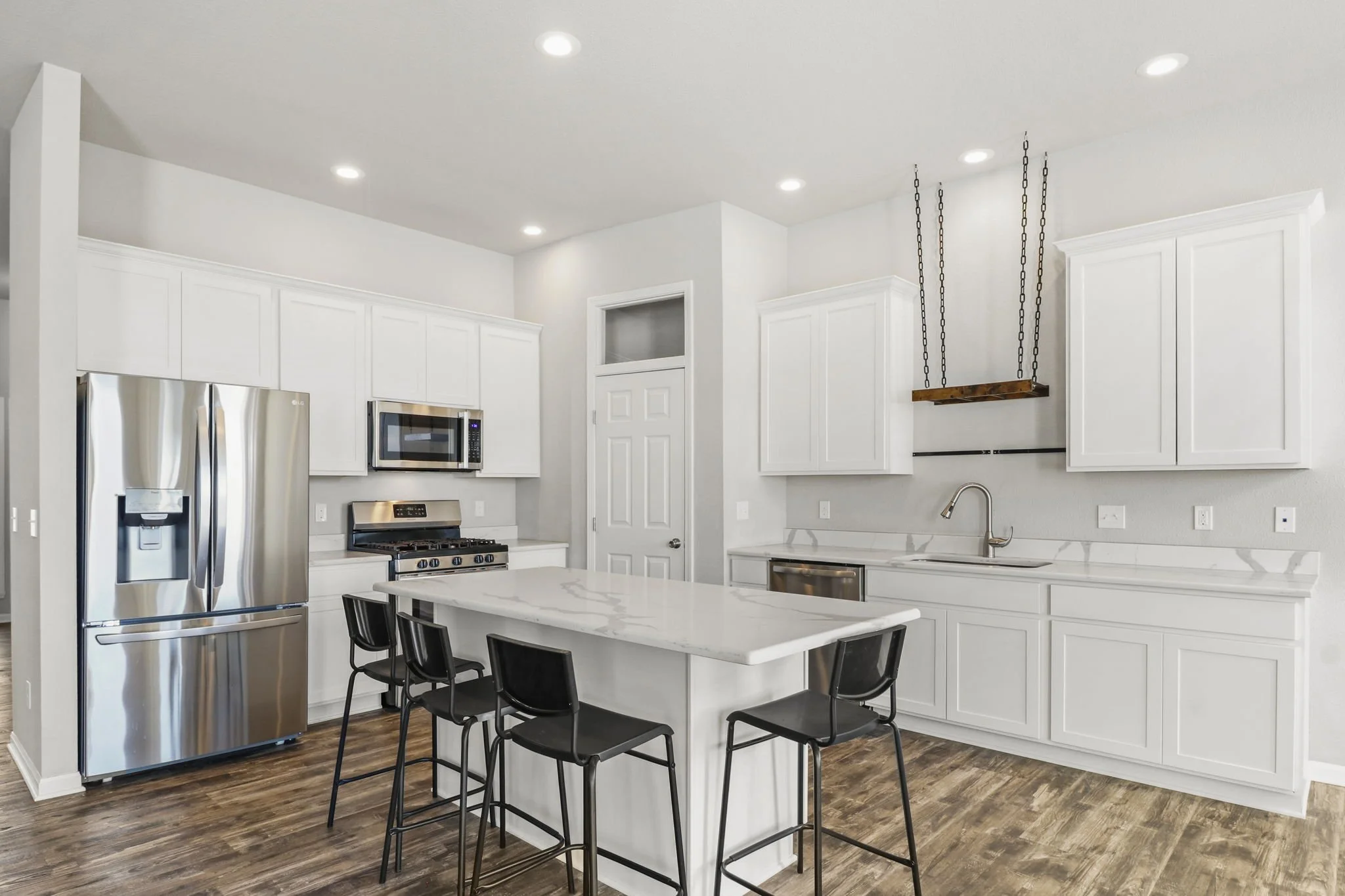 18-web-or-mls-932-margarets-way.jpg
