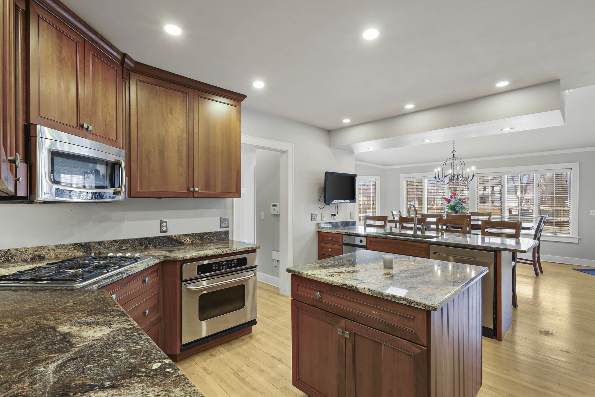 31-web-or-mls-155-prairie-ave.jpg