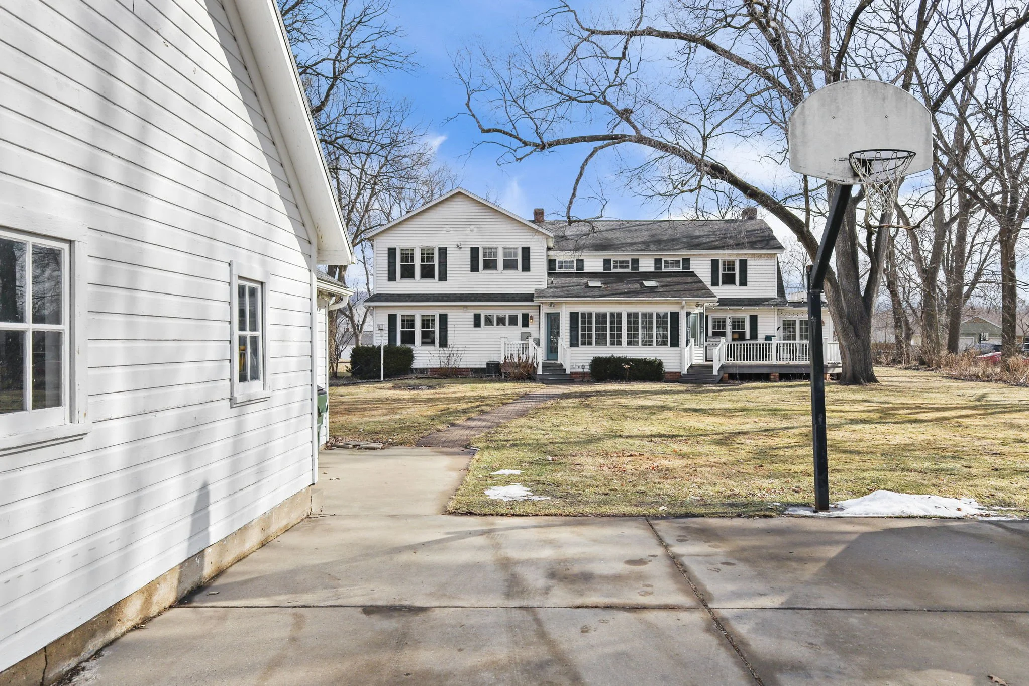 7-web-or-mls-155-prairie-ave.jpg