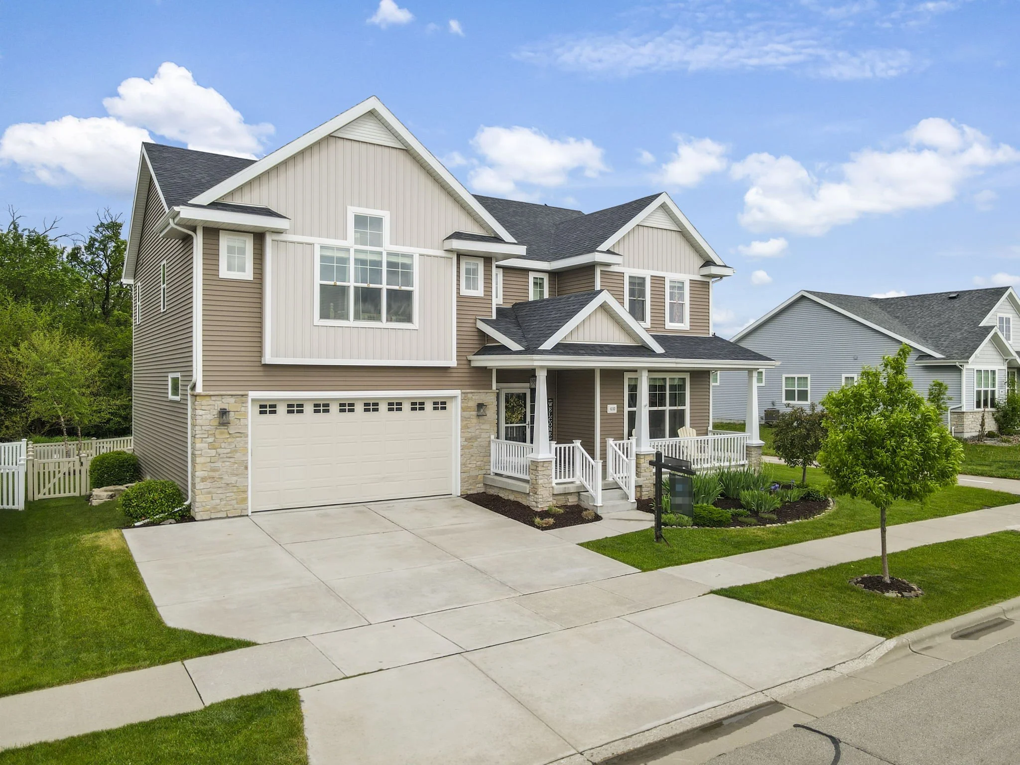 2-web-or-mls-1232-twisted-branch-way.jpg