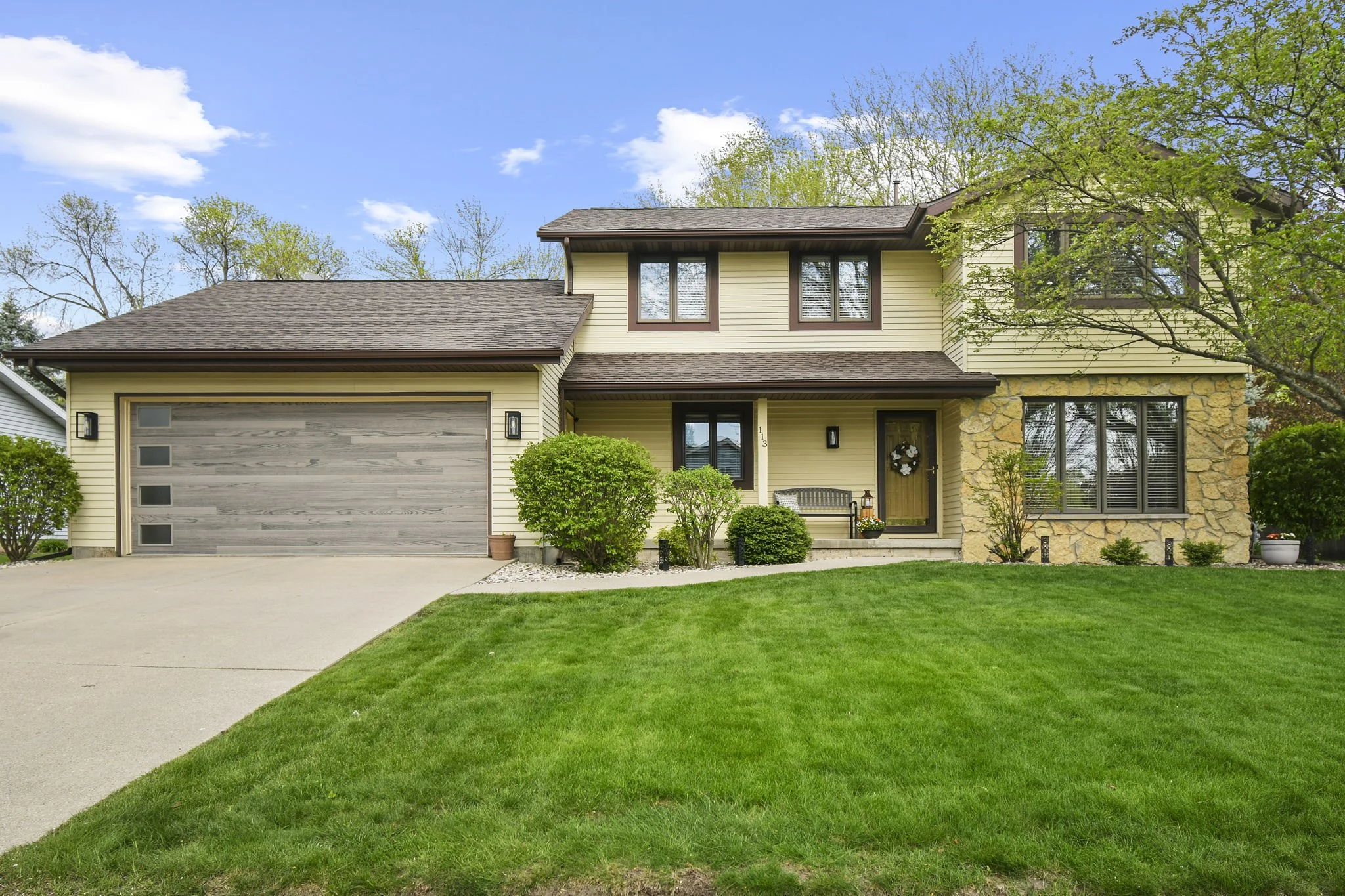 1-web-or-mls-113-coach-house-dr.jpg
