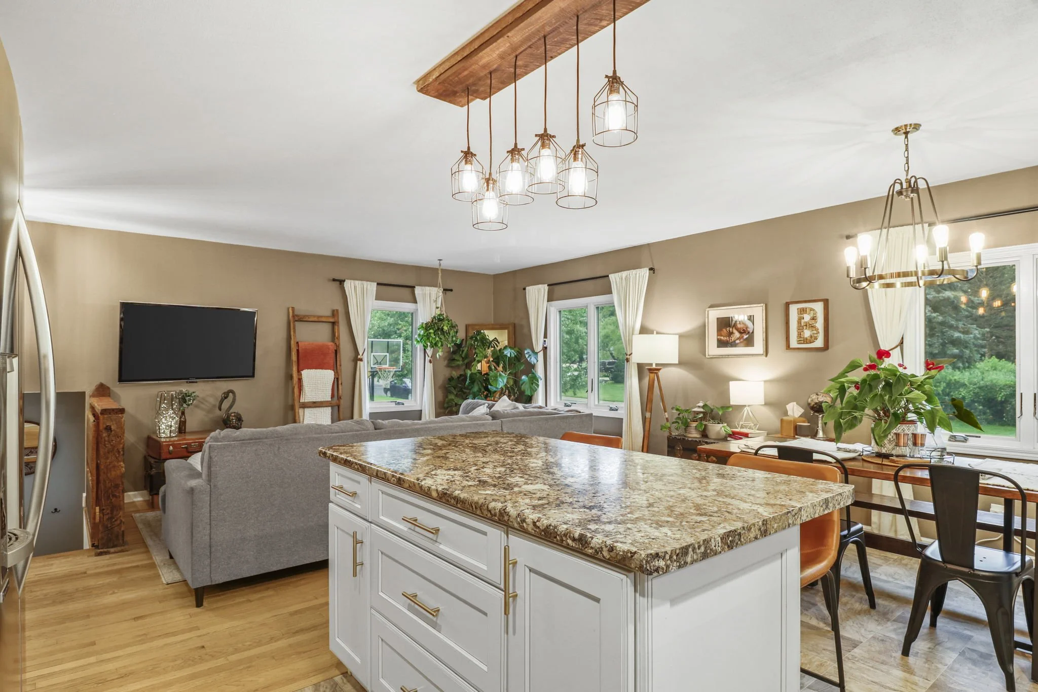 21-web-or-mls-615-hyland-dr.jpg
