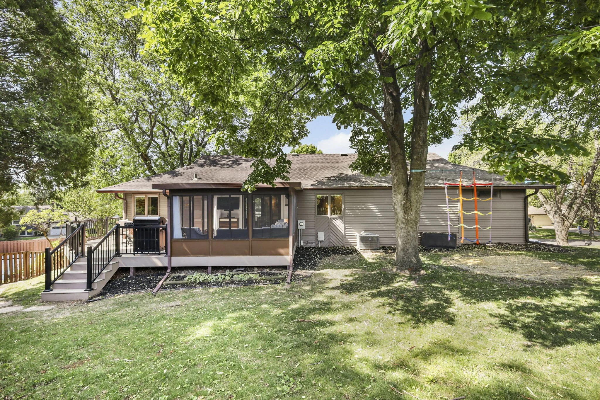 7-web-or-mls-7208-friendship-ln.jpg