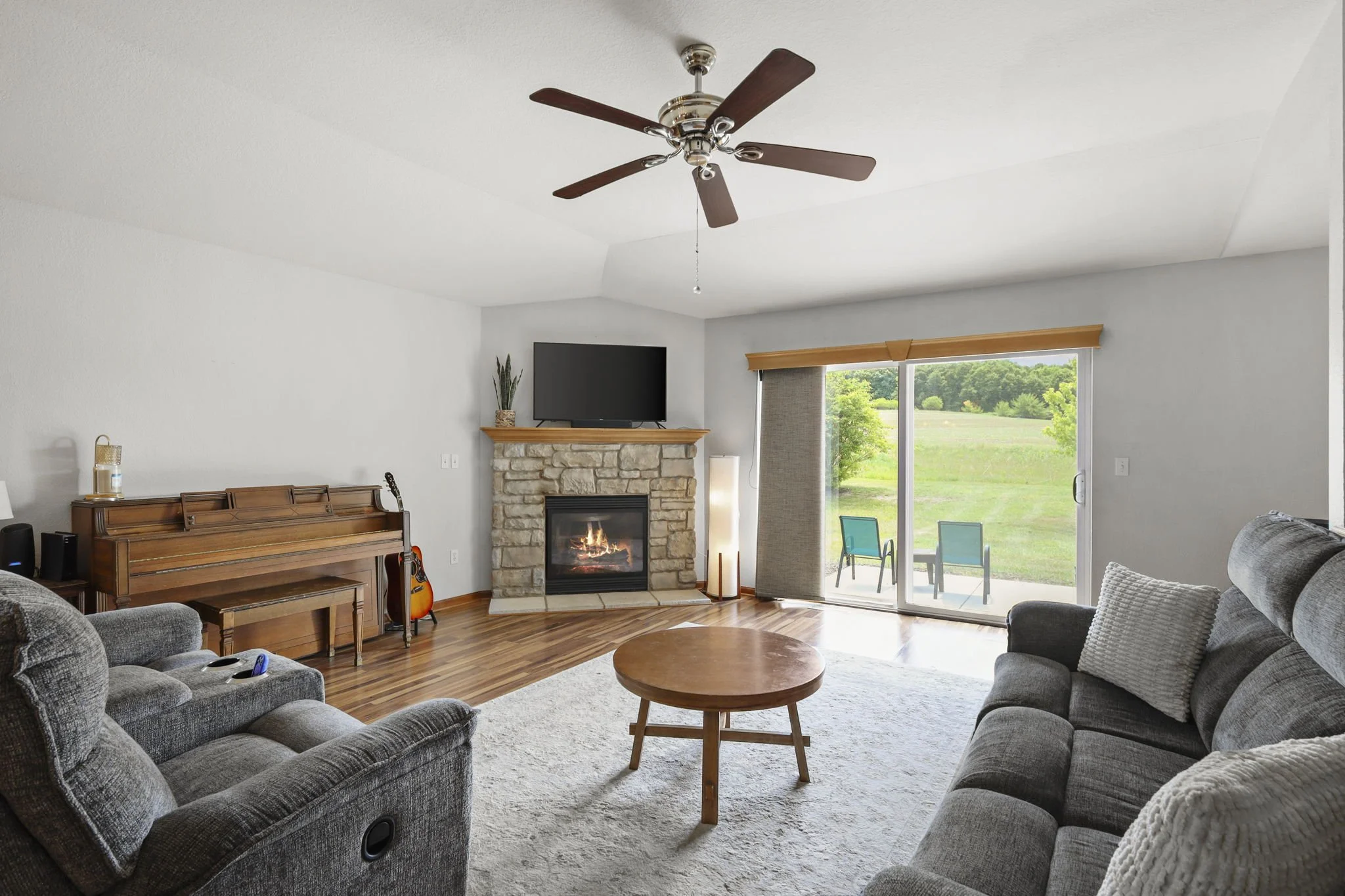 9-web-or-mls-614-belmont-dr.jpg
