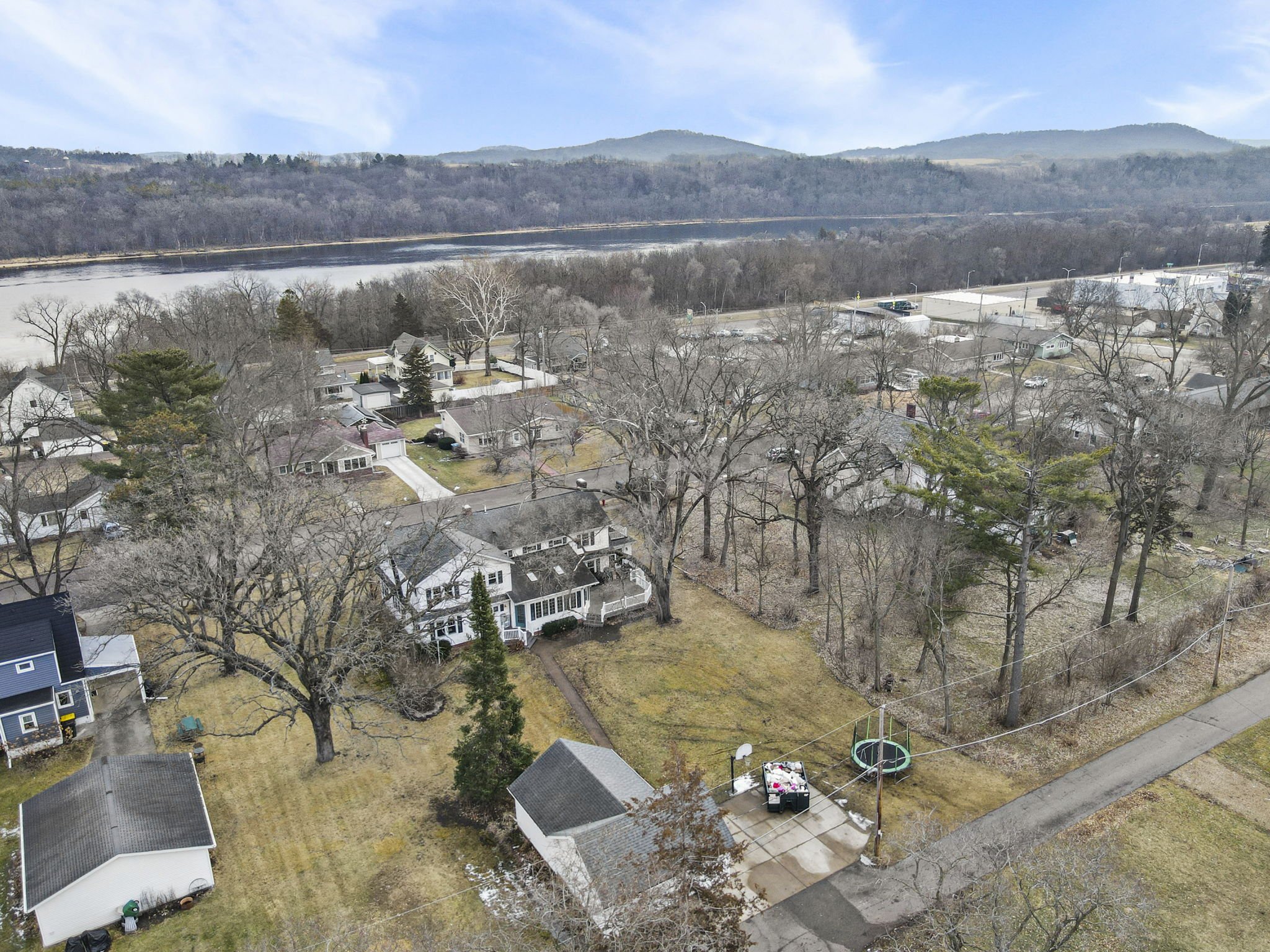 16-web-or-mls-155-prairie-ave.jpg