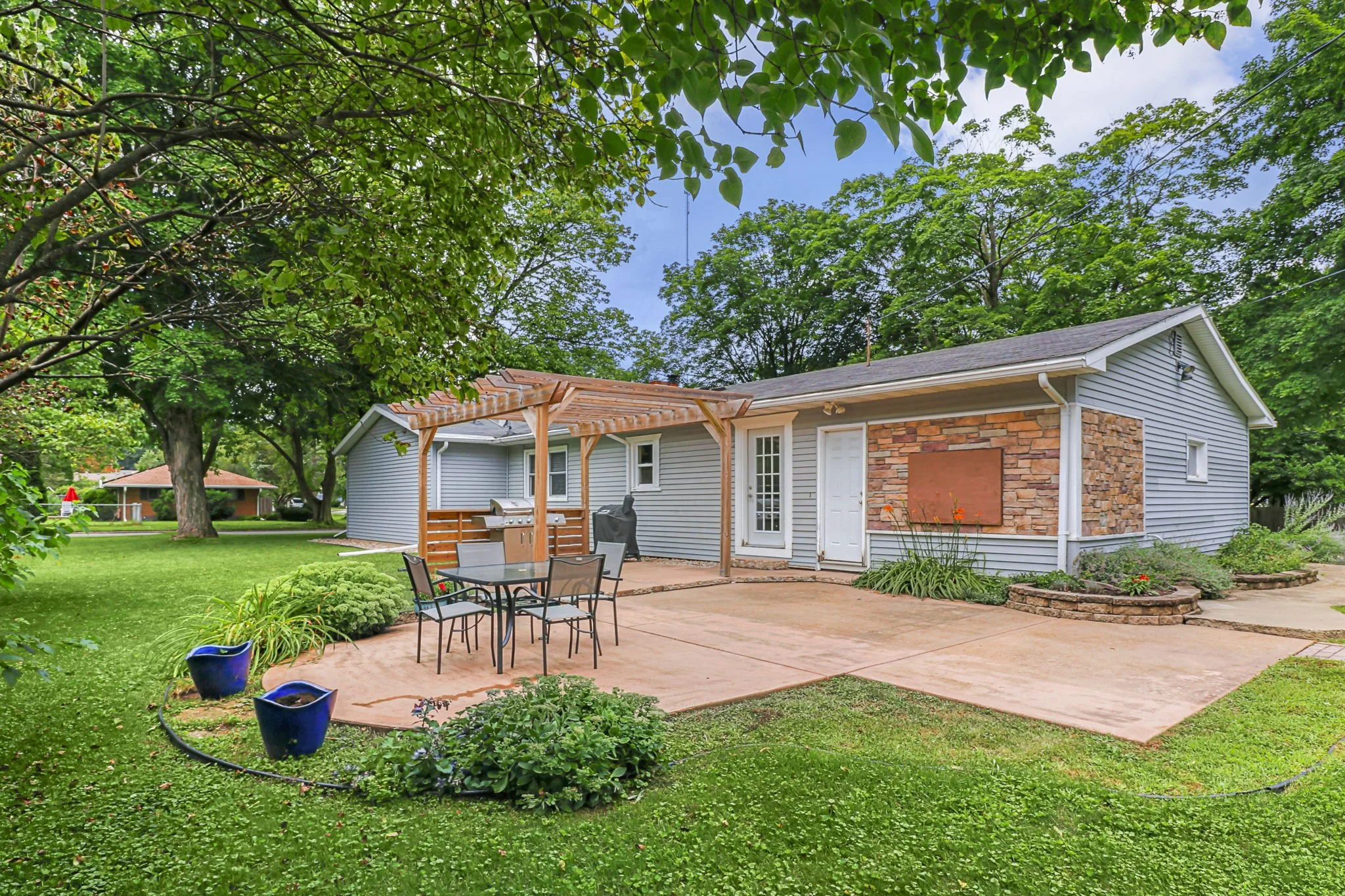 5-web-or-mls-5721-yorkshire-rd.jpg