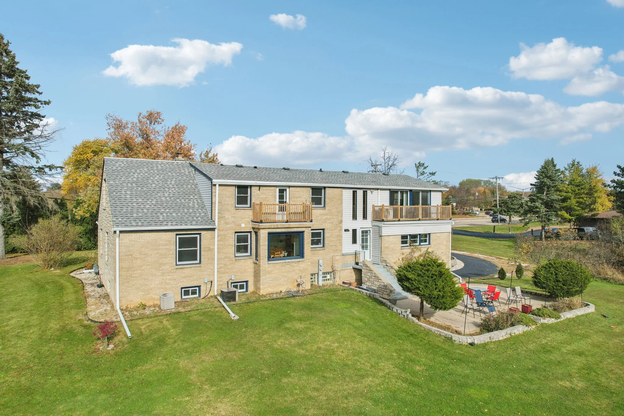 82-web-or-mls-W Greenfield Ave-S1111-082.jpg