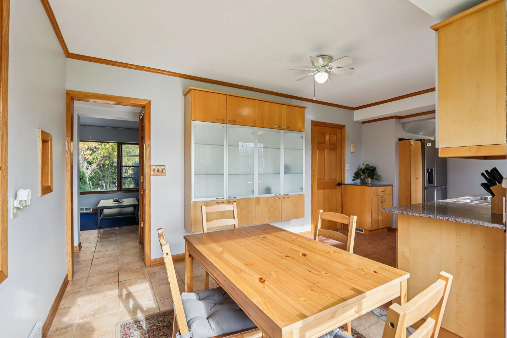 17-web-or-mls-W Greenfield Ave-S1111-017.jpg