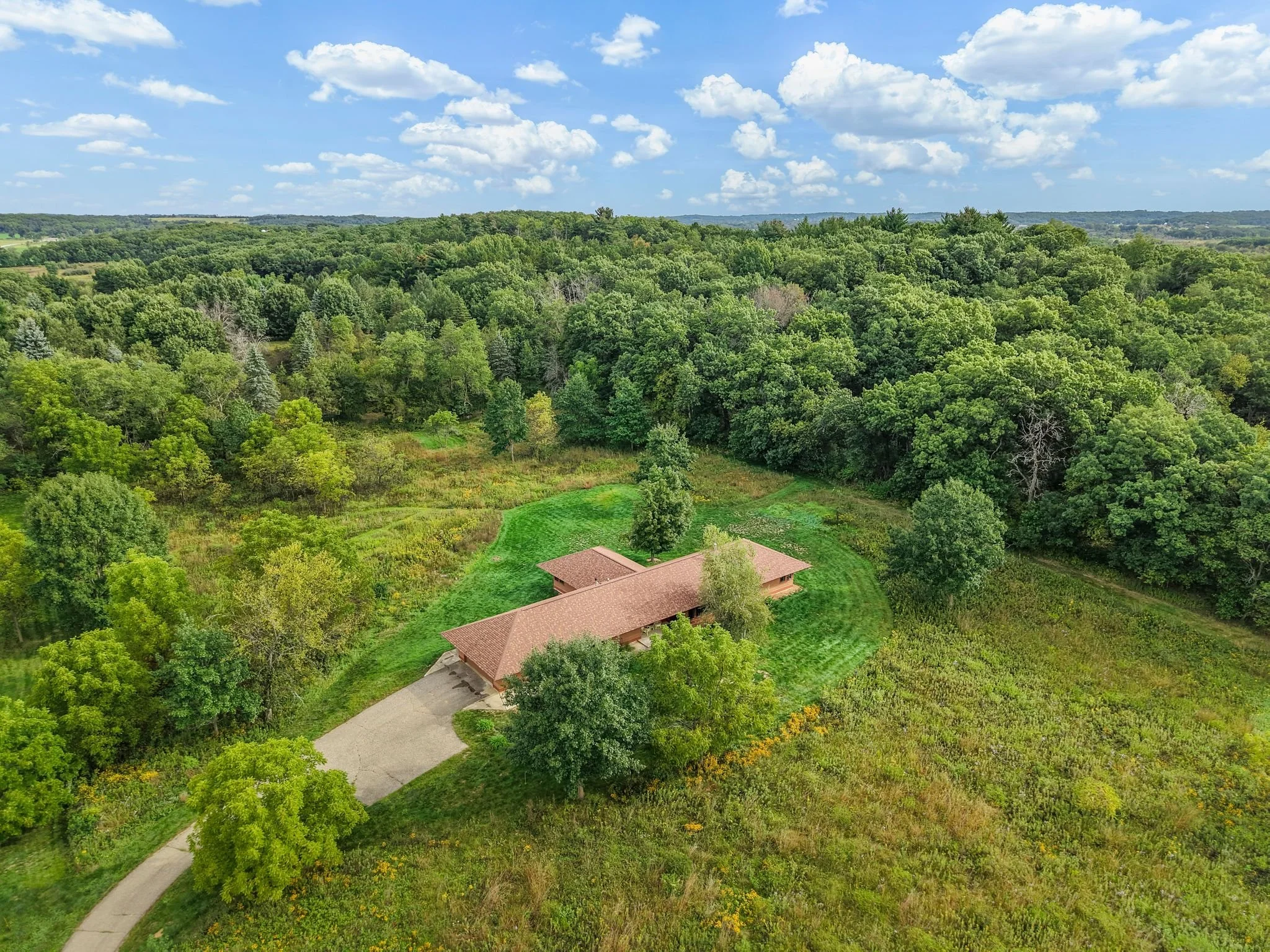 W2805 Pine Ridge Ct | Pending