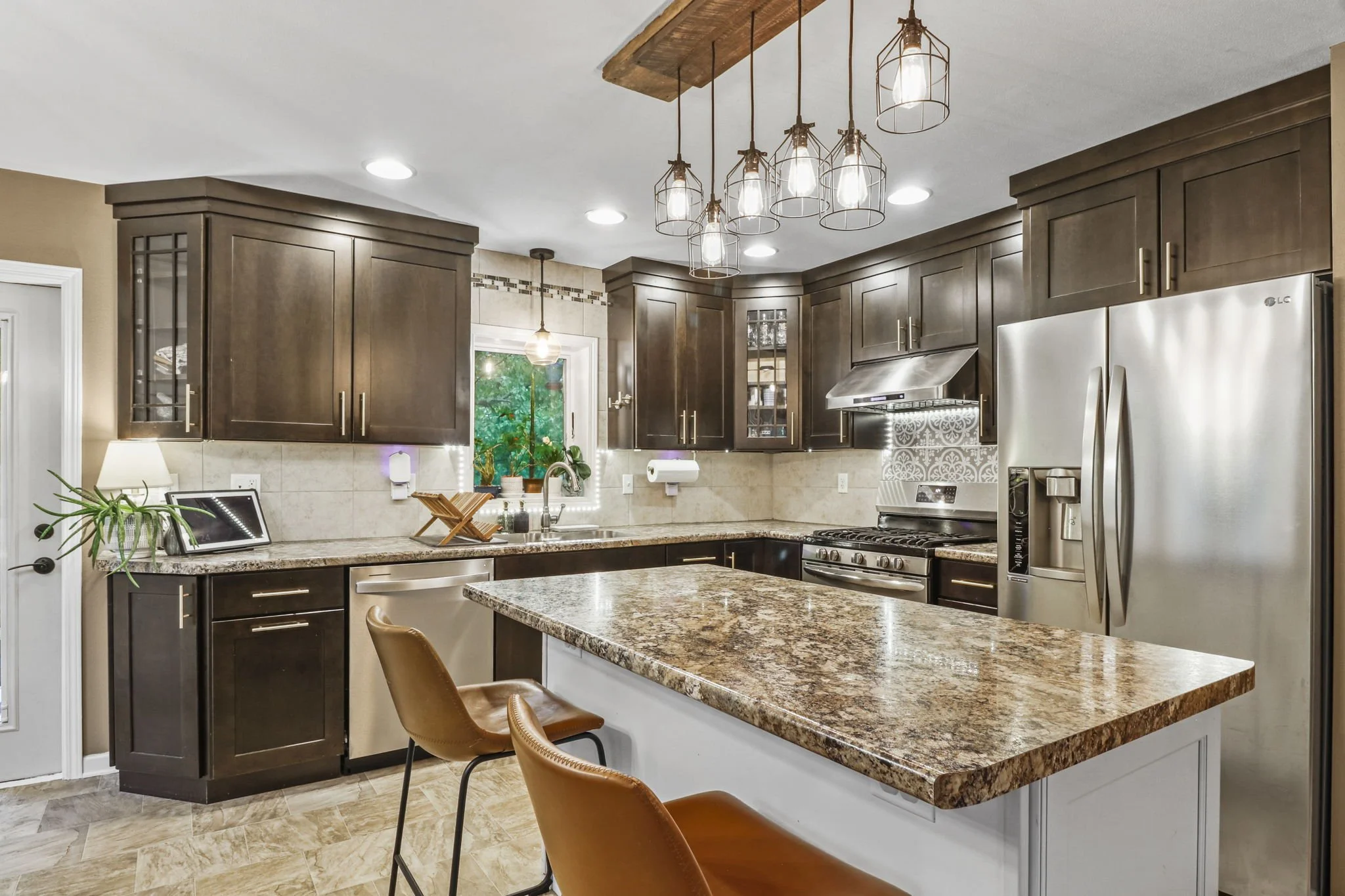 20-web-or-mls-615-hyland-dr.jpg