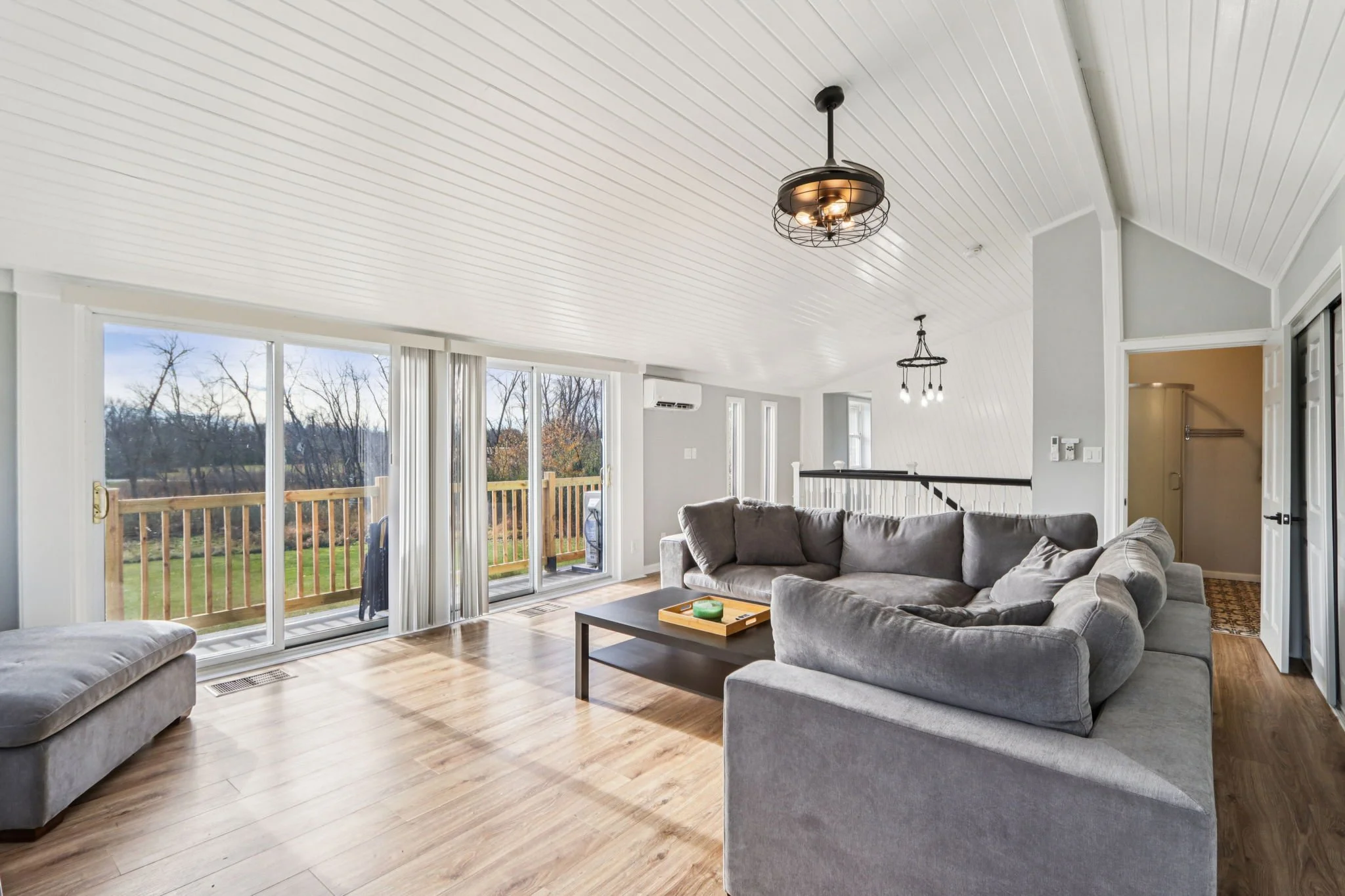 36-web-or-mls-W Greenfield Ave-S1111-036.jpg