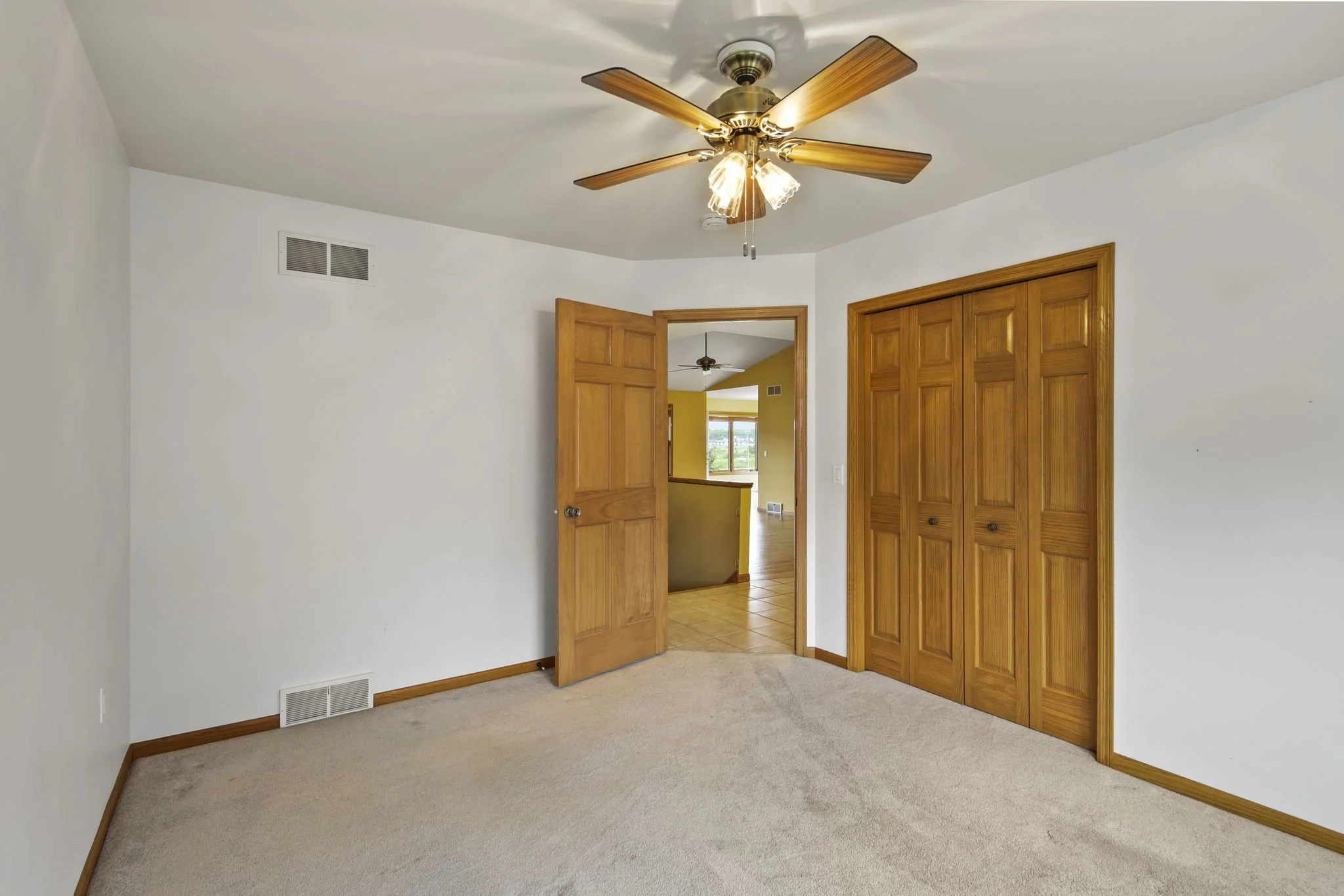 24-web-or-mls-402-matterhorn-dr.jpg