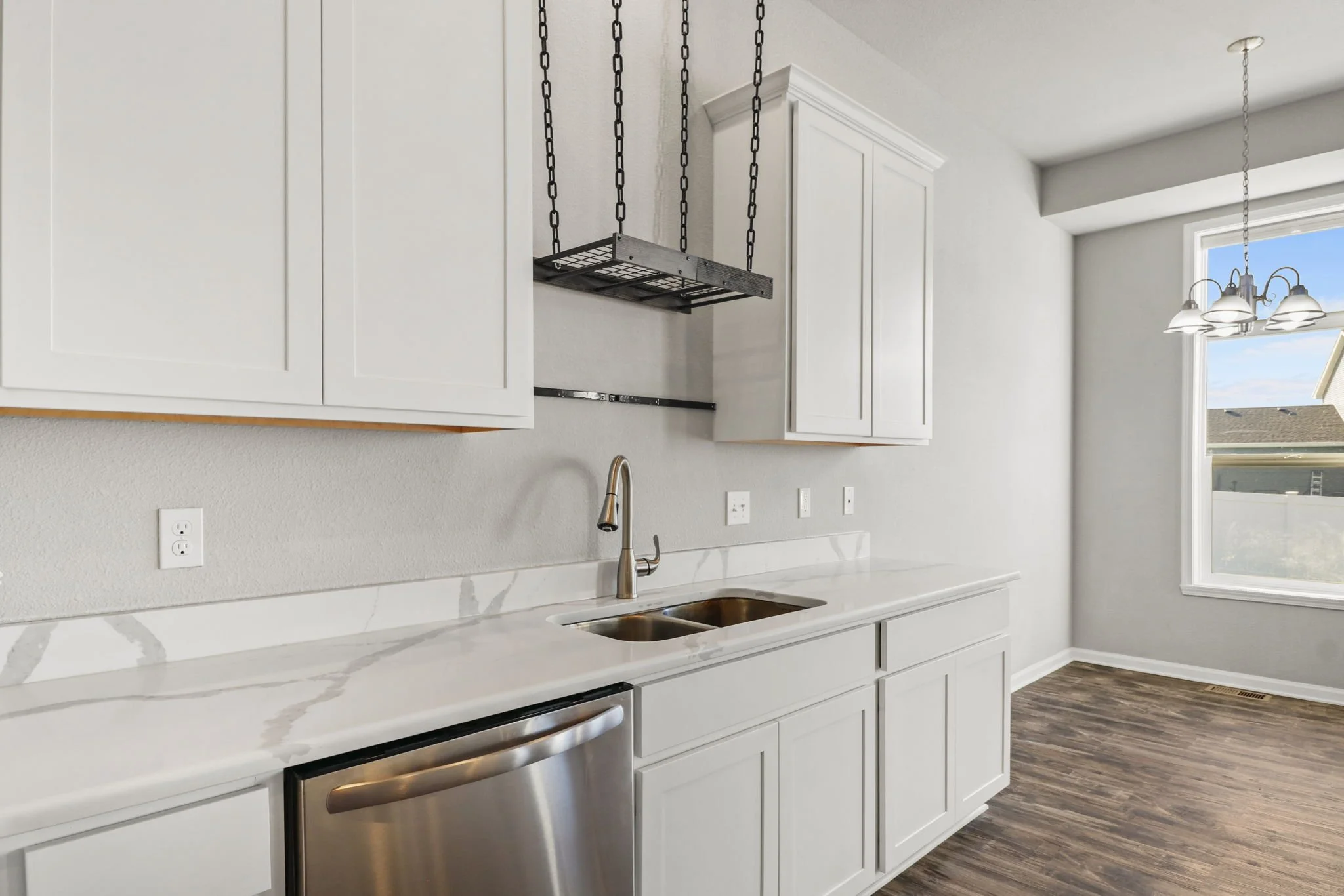 19-web-or-mls-932-margarets-way.jpg