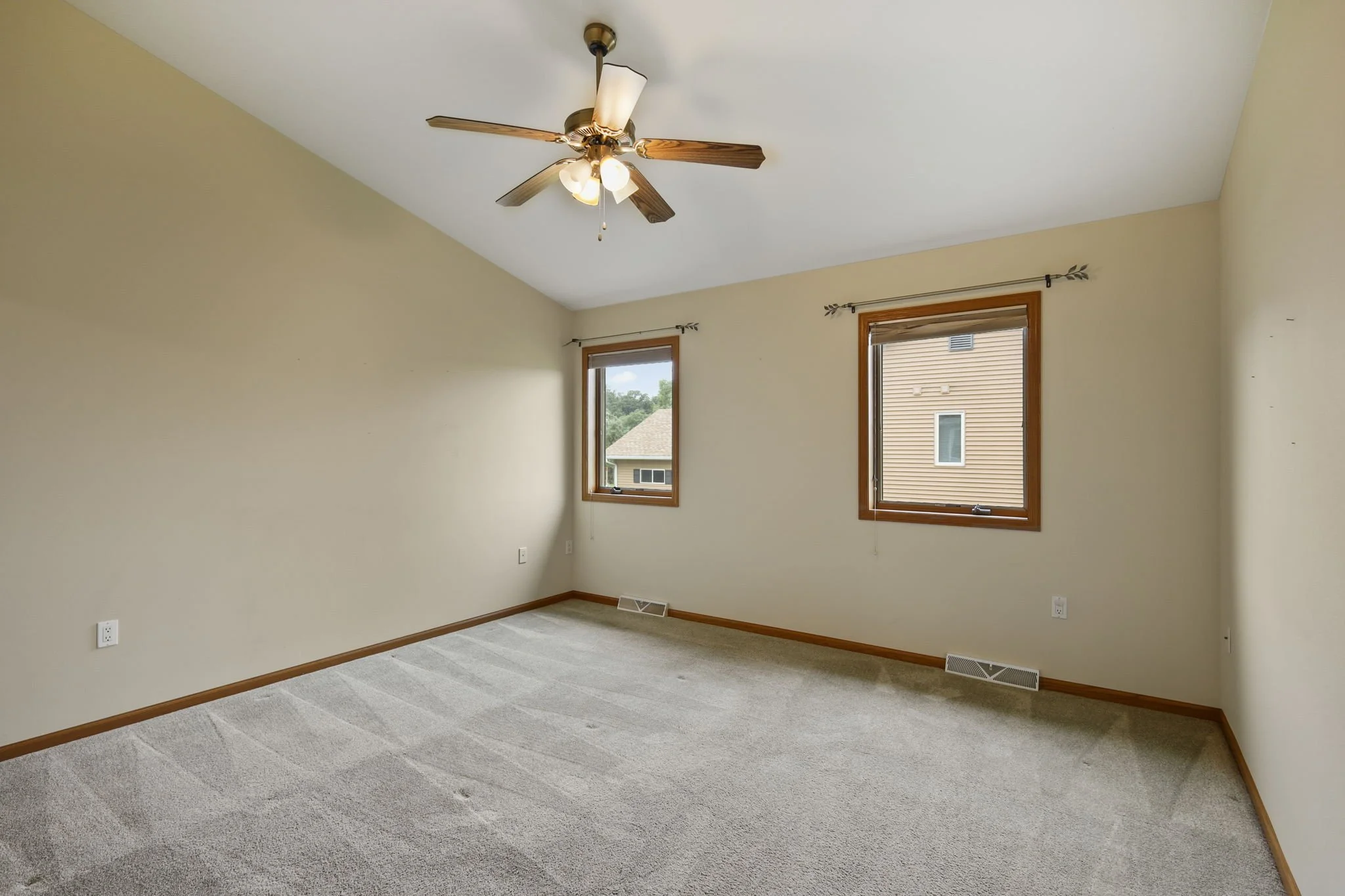 25-web-or-mls-402-matterhorn-dr.jpg
