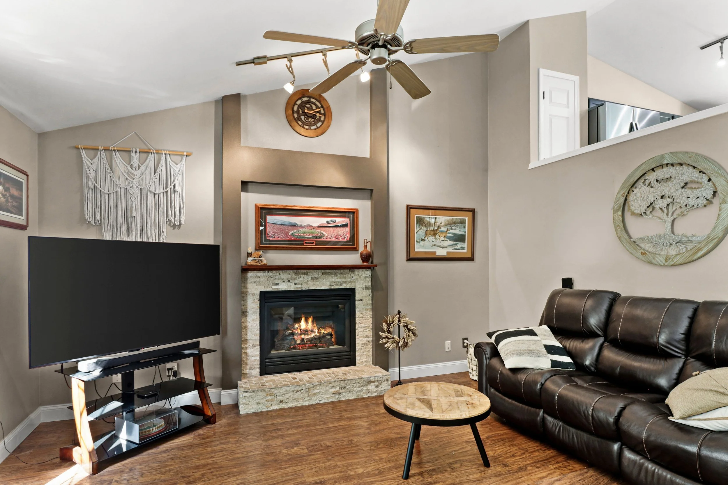 Living Room 2.jpg