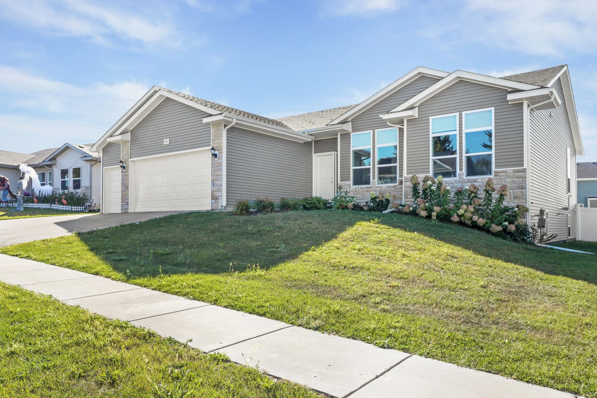 3-web-or-mls-932-margarets-way.jpg