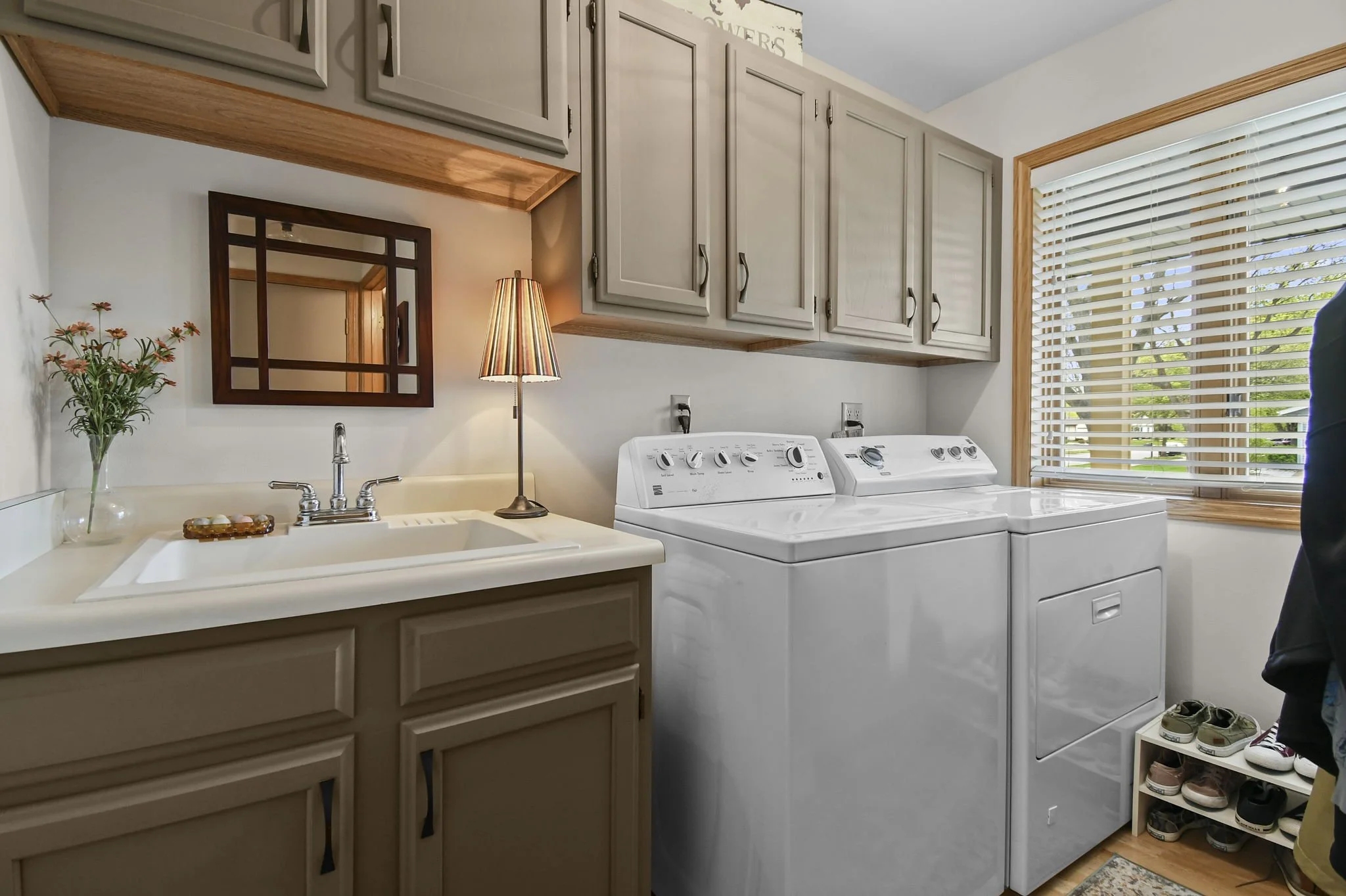24-web-or-mls-113-coach-house-dr.jpg
