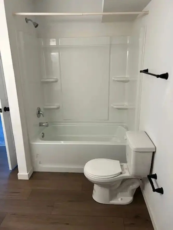 M_bathroom.jpg